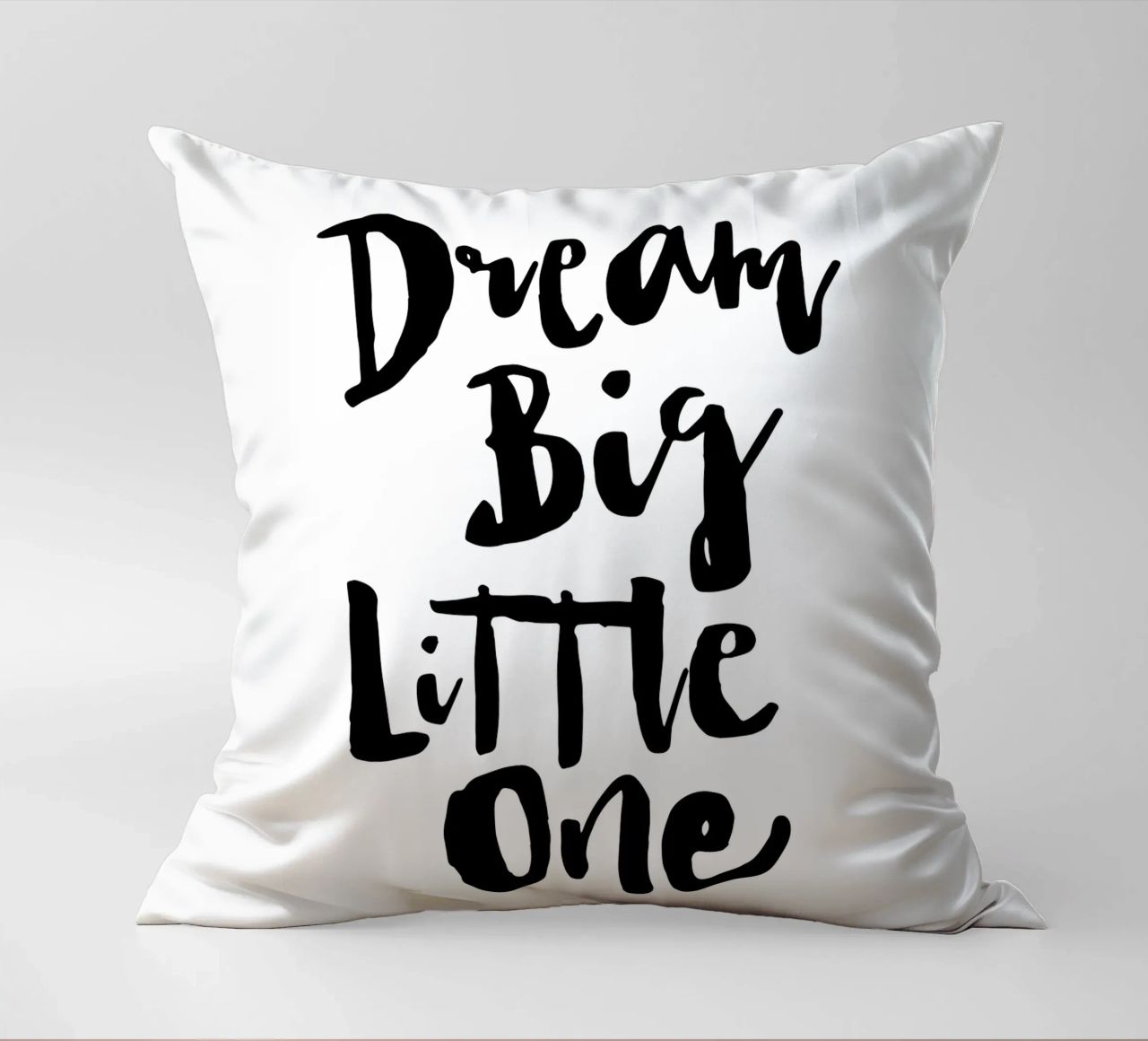 Sogna in grande piccolo in bianco e nero cuscino da THE MOTIVATED TYPE