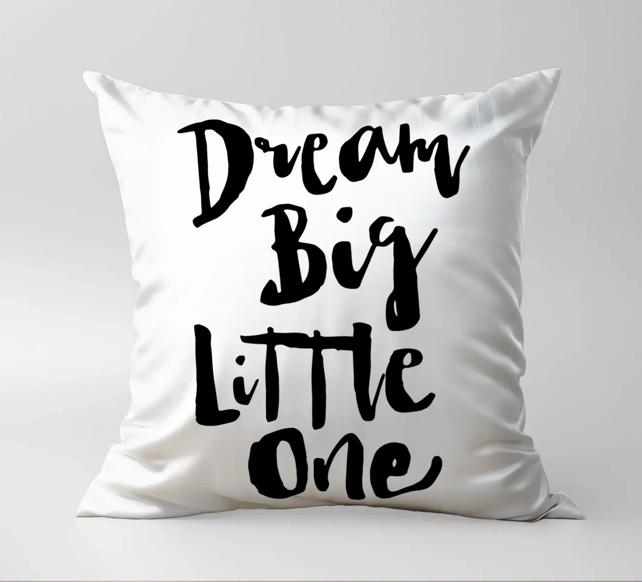 Dream Big Little One en blanco y negro cojín de THE MOTIVATED TYPE