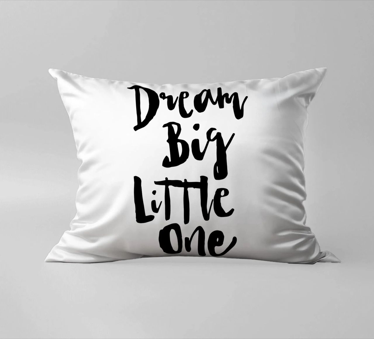 Sogna in grande piccolo in bianco e nero cuscino da THE MOTIVATED TYPE