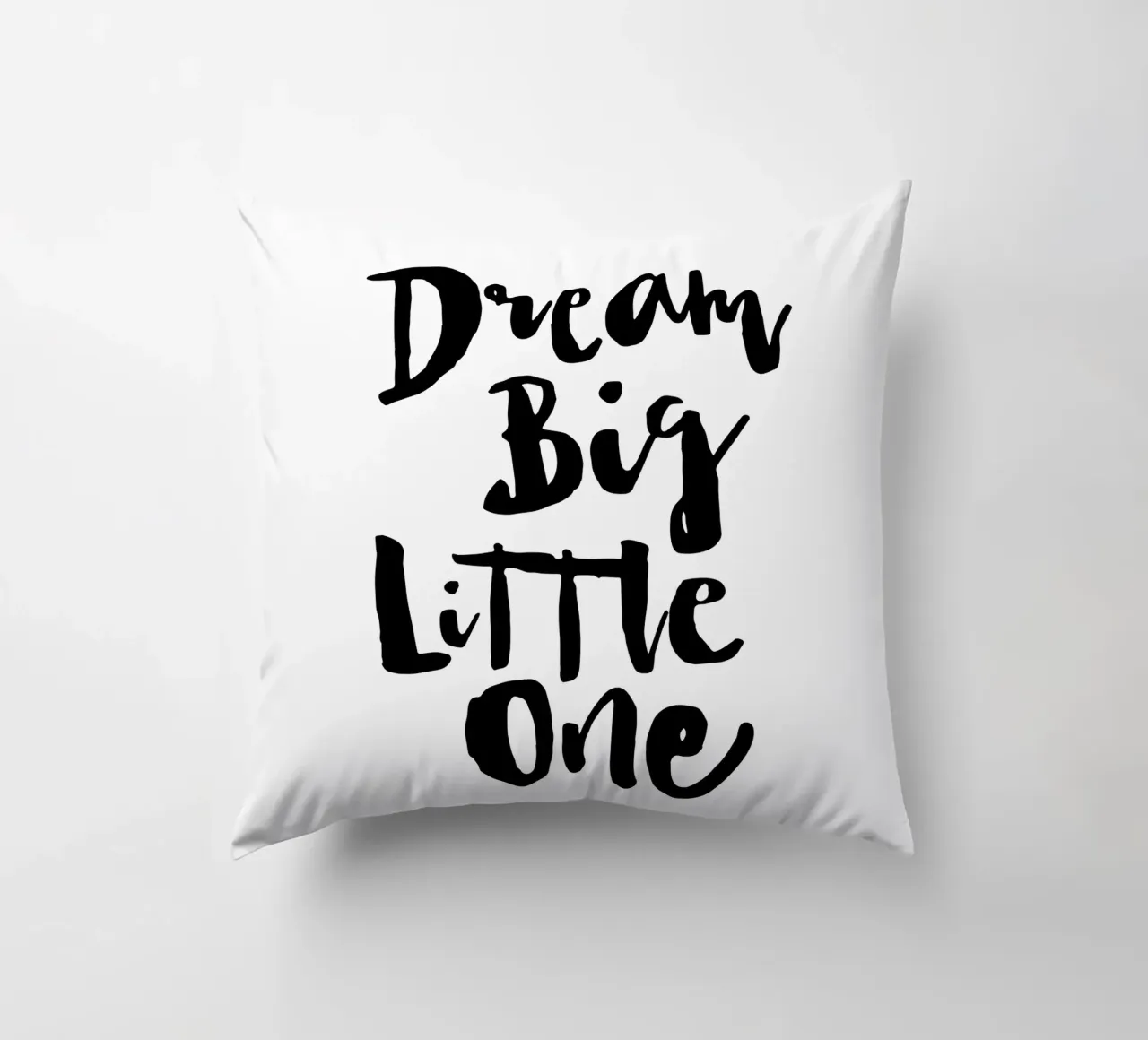 Dream Big Little One en blanco y negro cojín de THE MOTIVATED TYPE