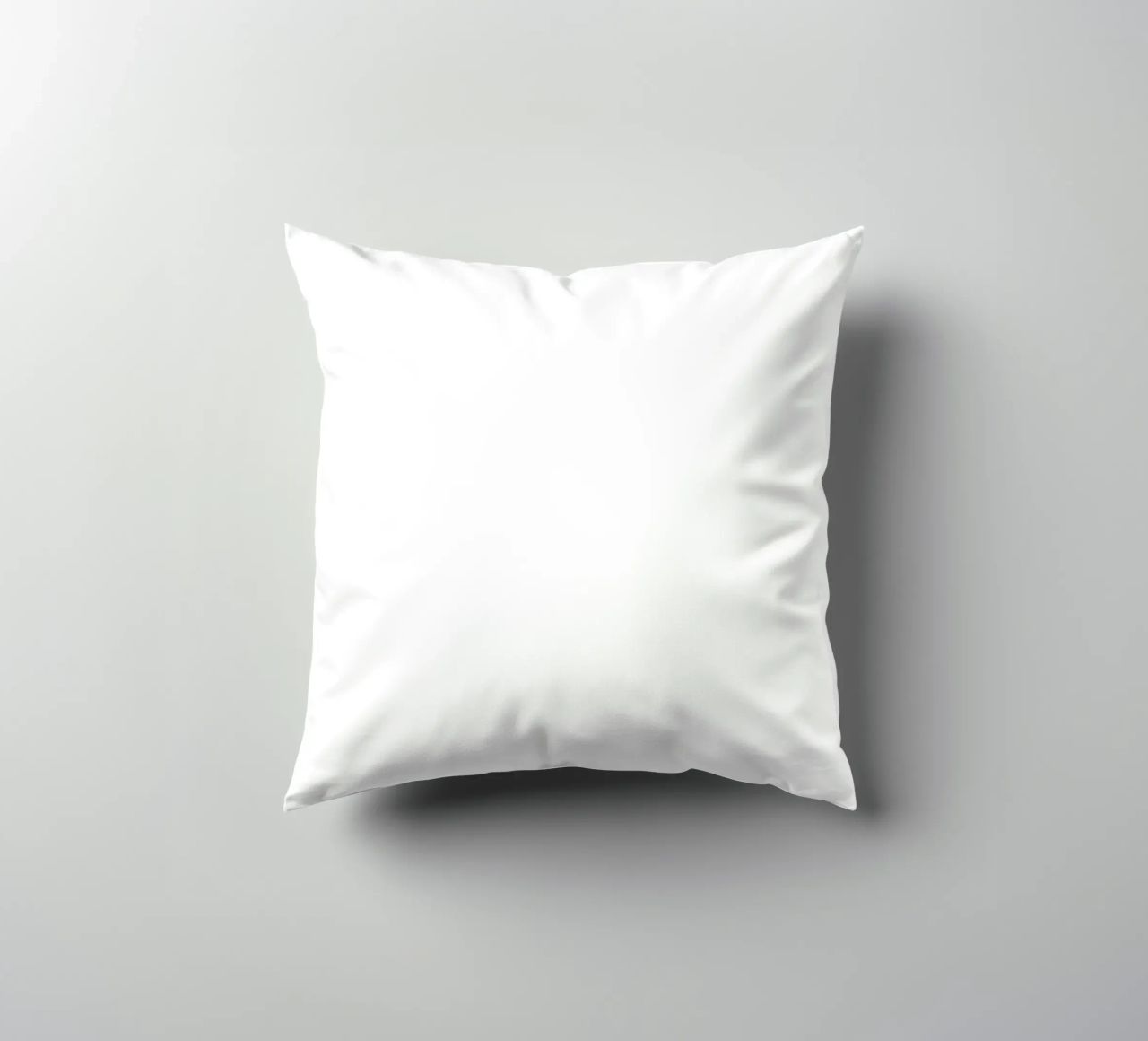 Sogna in grande piccolo in bianco e nero cuscino da THE MOTIVATED TYPE