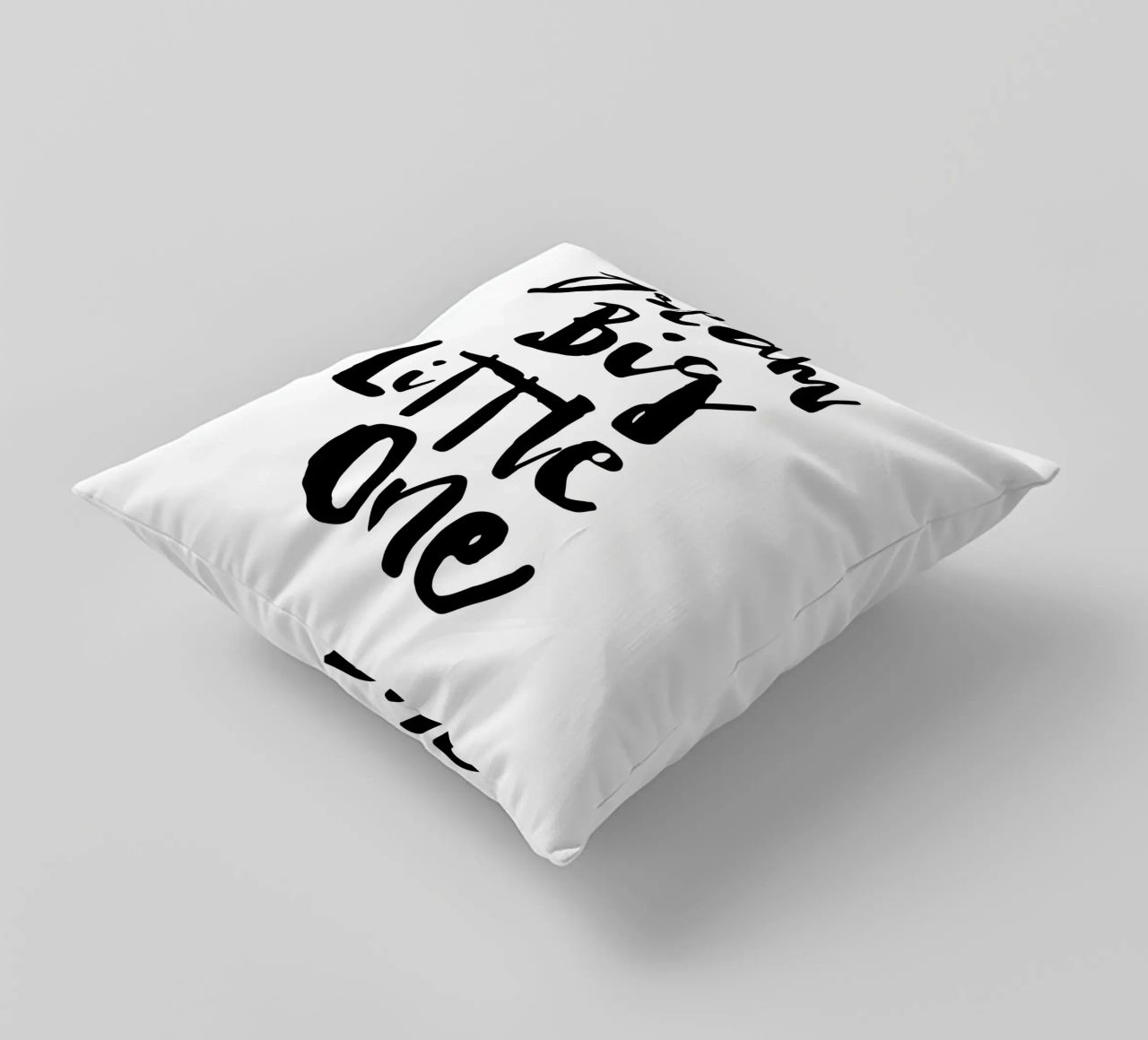 Sogna in grande piccolo in bianco e nero cuscino da THE MOTIVATED TYPE