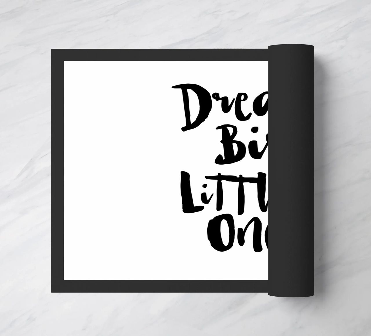 Sogna in grande piccolo in bianco e nero zerbino da THE MOTIVATED TYPE