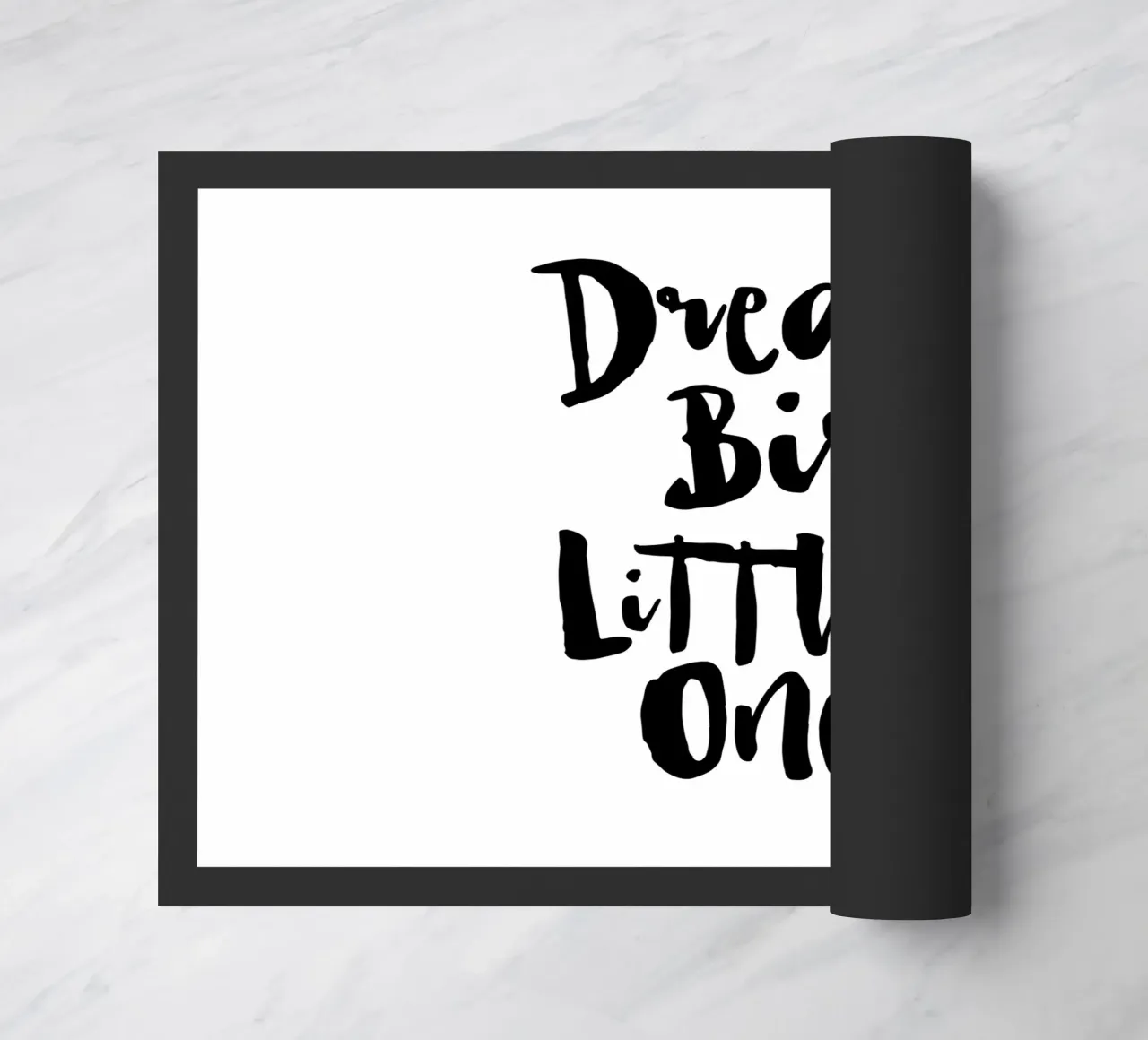 Sogna in grande piccolo in bianco e nero zerbino da THE MOTIVATED TYPE