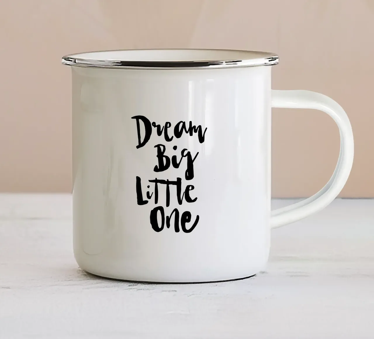 Dream Big Little One in Schwarz und Weiß Emaille Tasse von THE MOTIVATED TYPE
