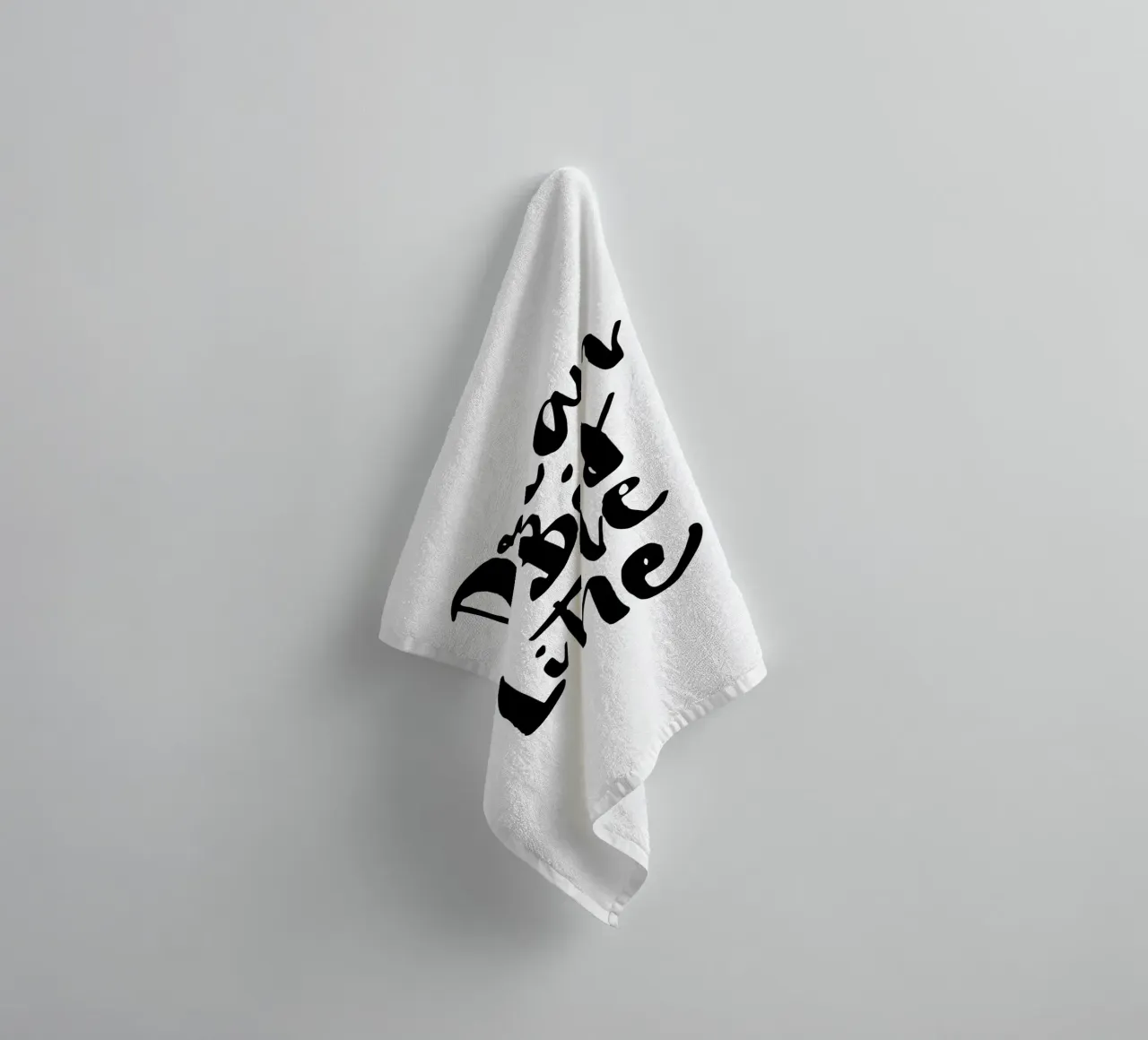 Dream Big Little One en noir et blanc serviette de bain de THE MOTIVATED TYPE