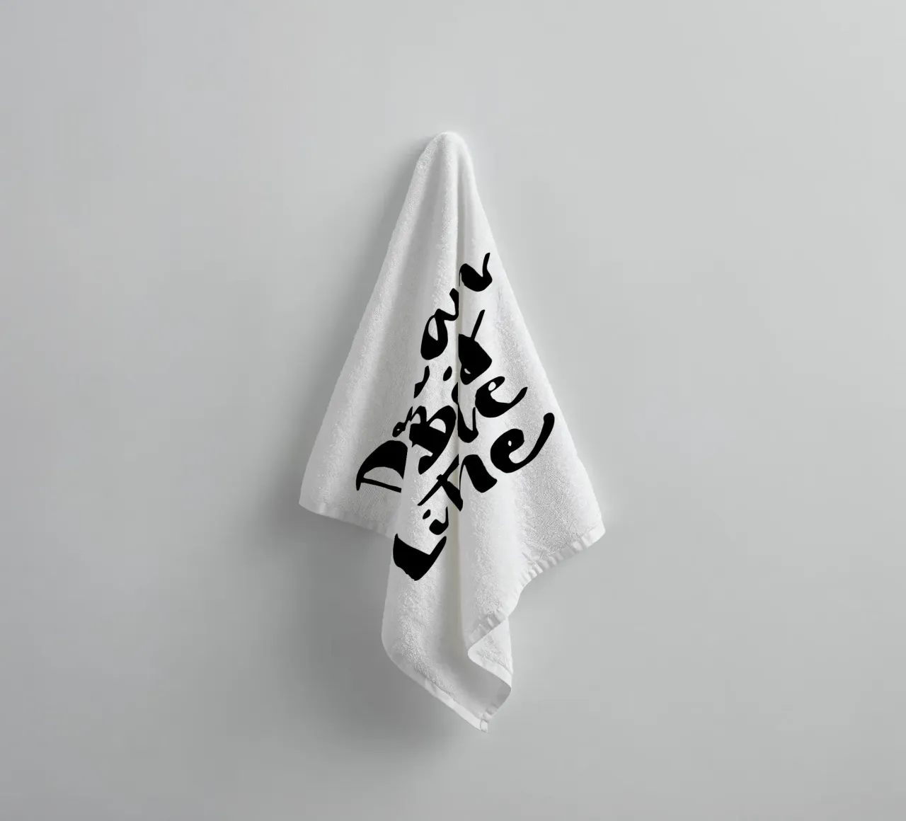 Dream Big Little One en noir et blanc serviette de bain de THE MOTIVATED TYPE