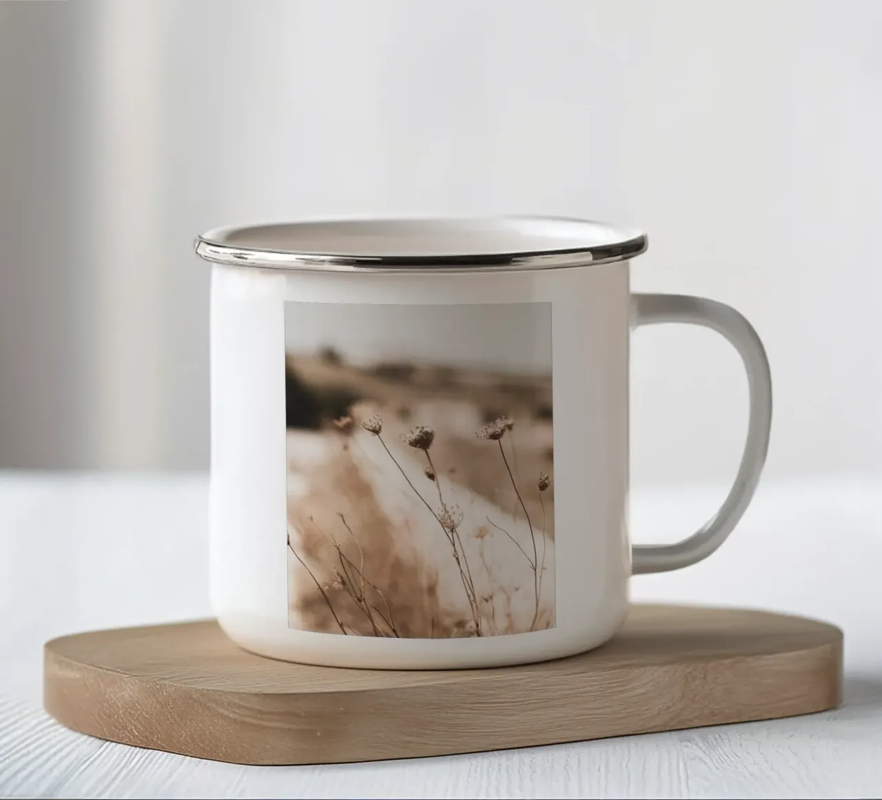 Delicati fiori in autunno - arte naturalistica minimalista tazza in smalto da Whole©