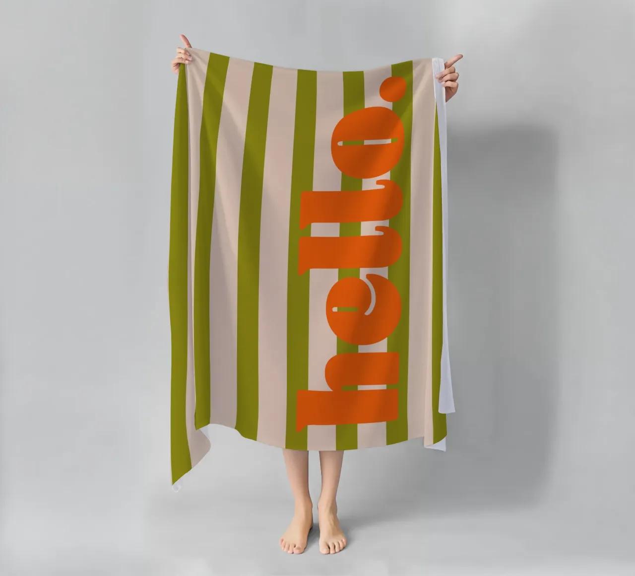 Hallo - Grün-Orange-Streifen Strandtuch von Malou-Studio