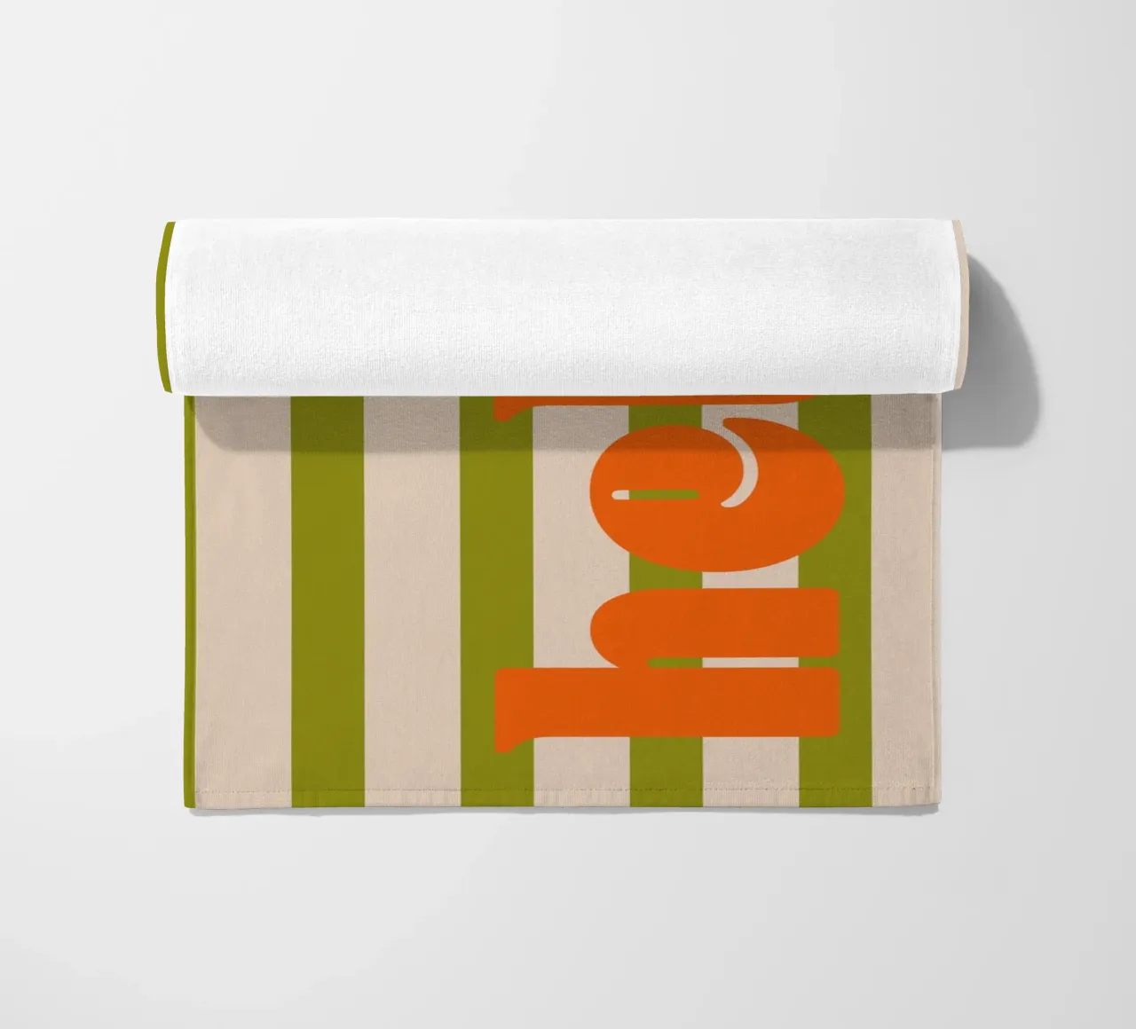 Hallo - Grün-Orange-Streifen Strandtuch von Malou-Studio
