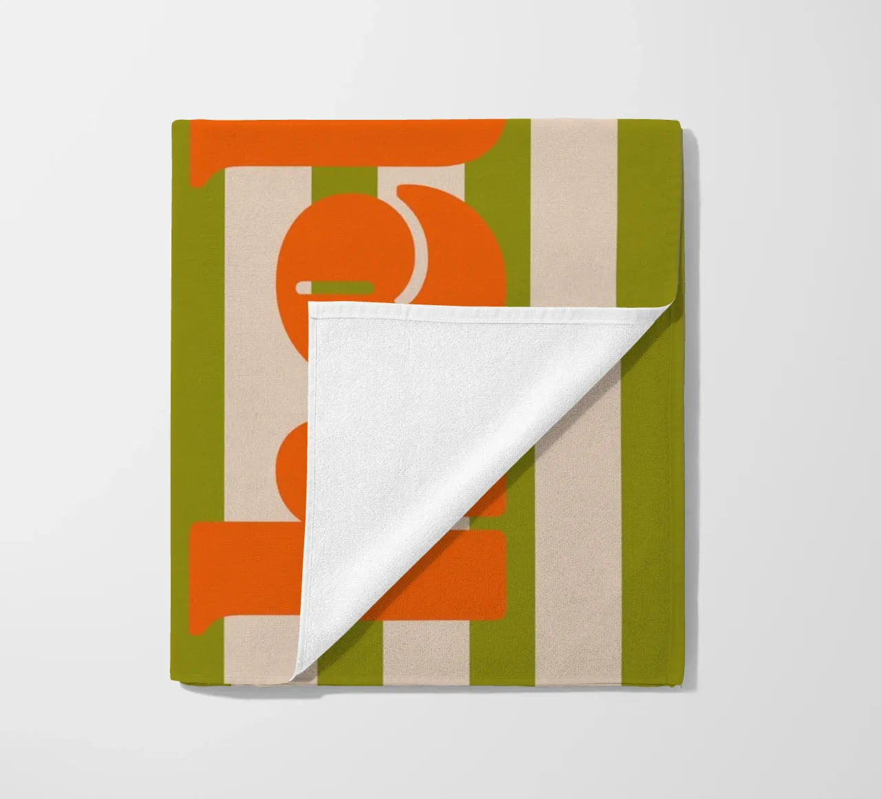 Hallo - Grün-Orange-Streifen Strandtuch von Malou-Studio