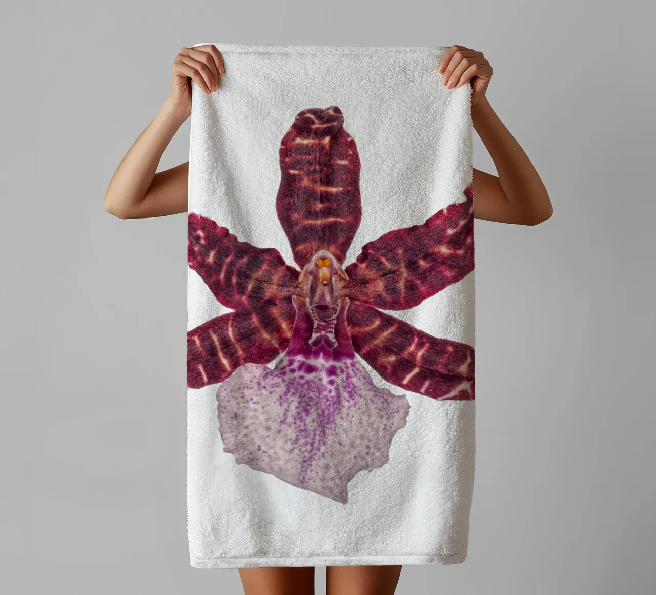 Bellezza squisita: Orchidea rossa asciugamano da bagno da Curious Collections by Marielle Leenders