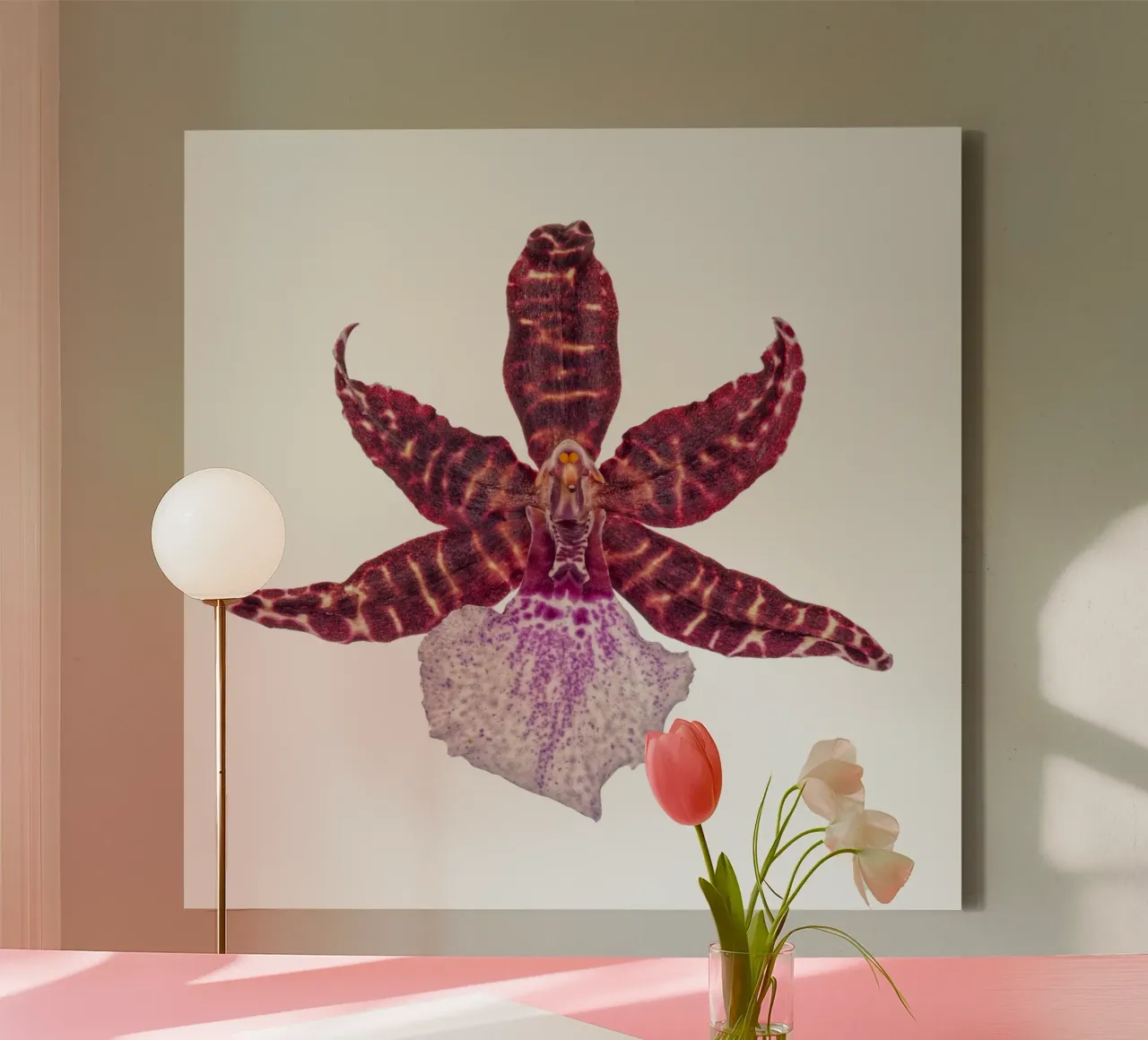 Bellezza squisita: Orchidea rossa tela con Cornice a cassetta da Curious Collections by Marielle Leenders