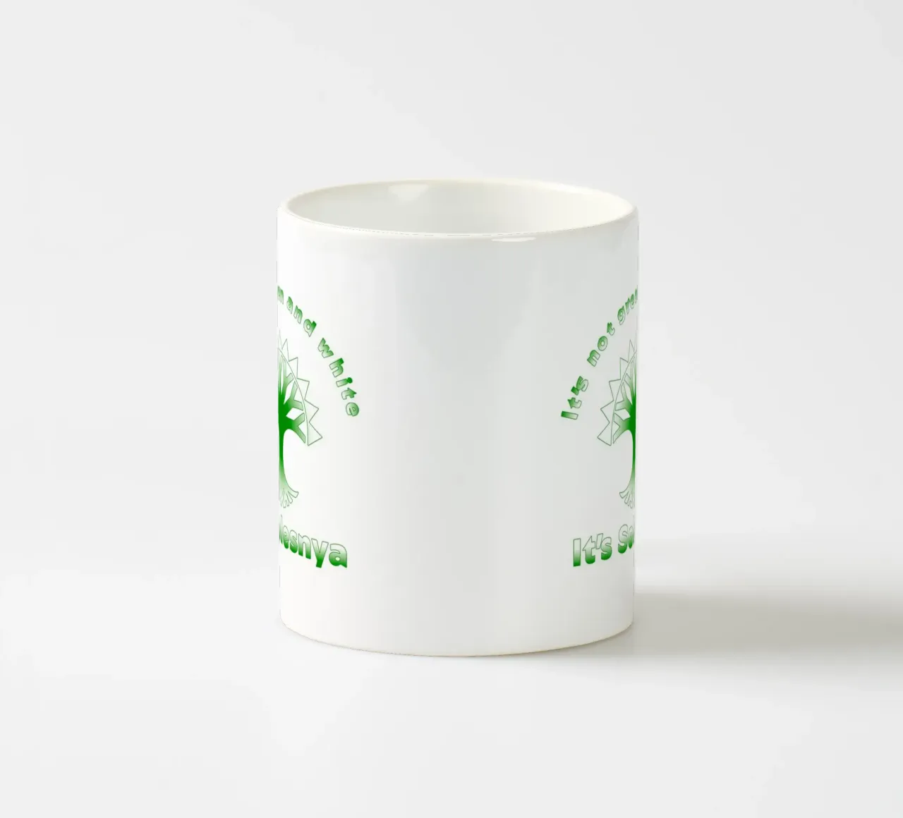 Non è verde e bianco, è Selesnya. tazza in ceramica da Loobs