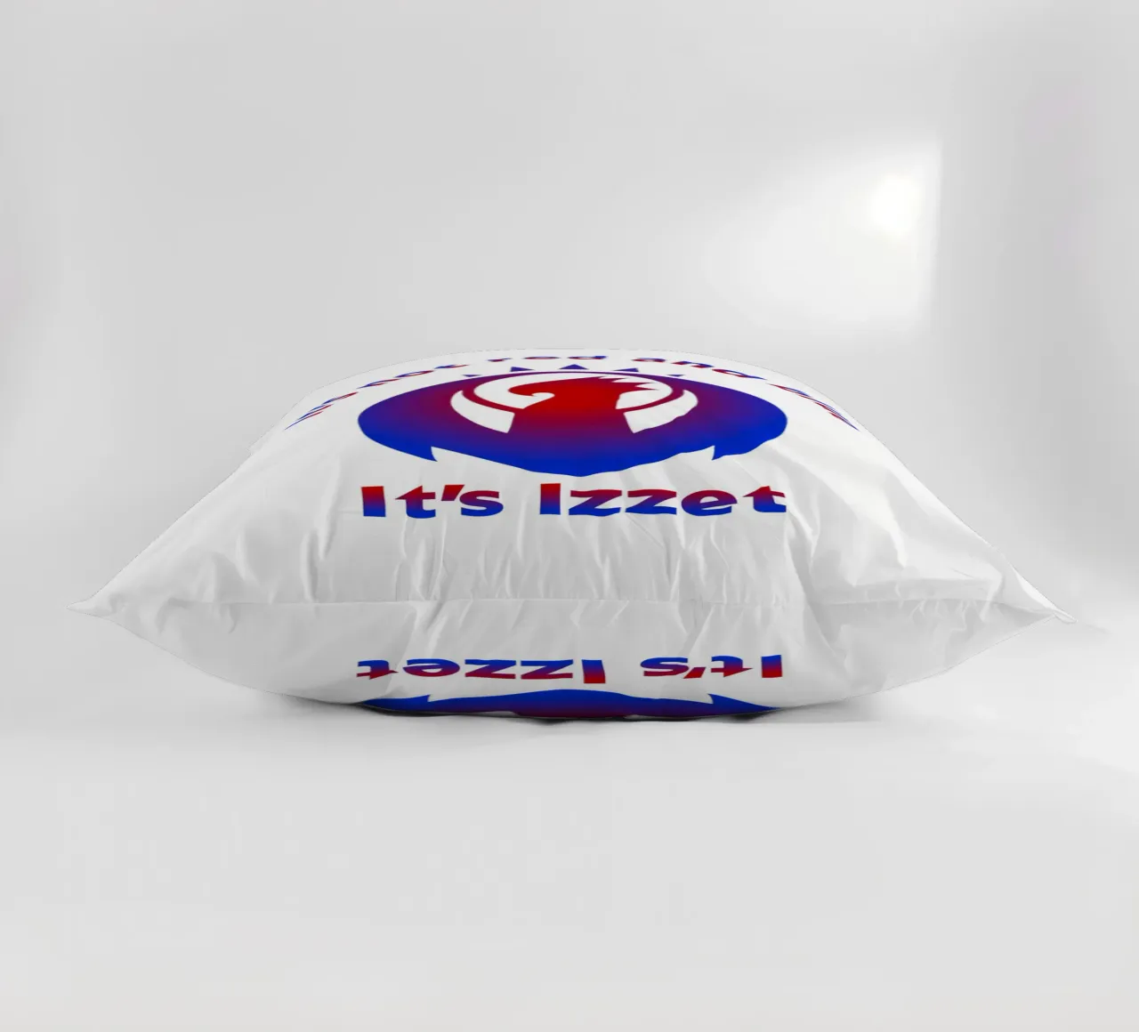 Non è rosso e blu, è Izzet. cuscino da Loobs