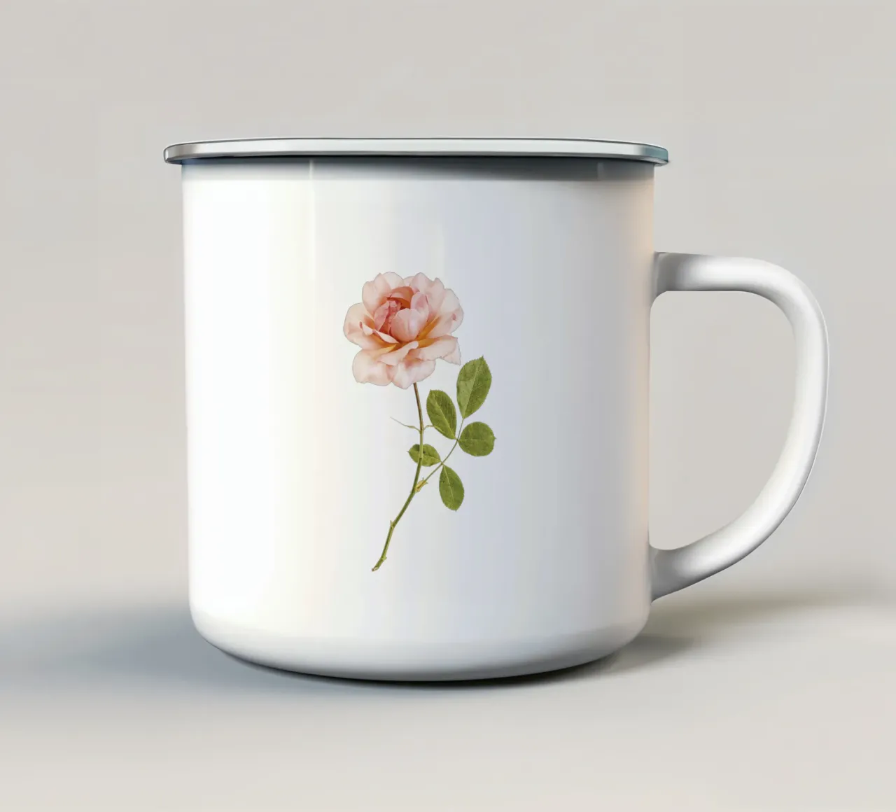 Tijdloze elegantie: Enkele abrikoosroos emaille mok van Curious Collections by Marielle Leenders