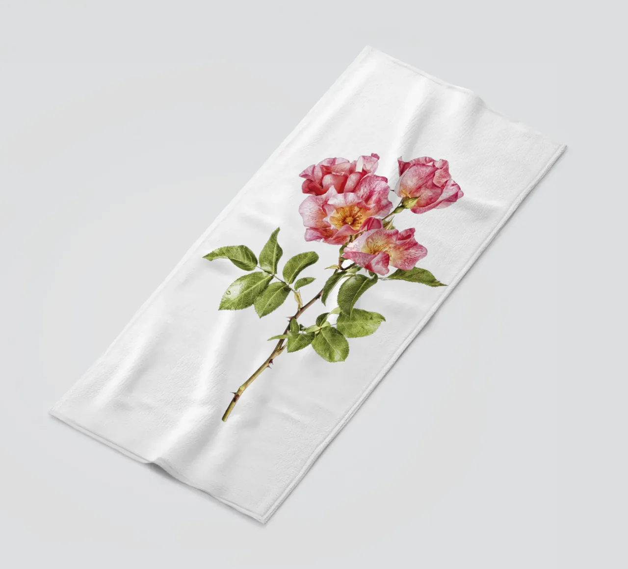 Bellezza indomita: Rosa selvatica telo mare da Curious Collections by Marielle Leenders