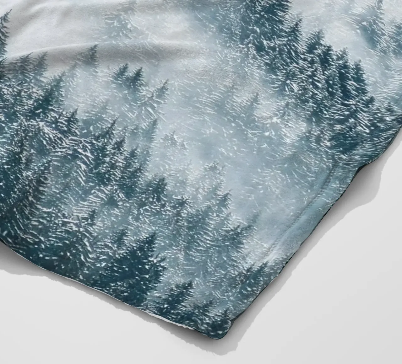 Foresta nuvolosa in inverno - arte naturale mistica coperta in pile da Whole©