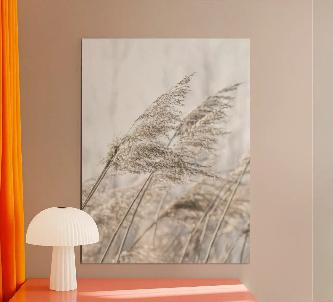 Delicata erba di giunco: la natura in un elegante look beige poster con telaio in plastica da Whole©