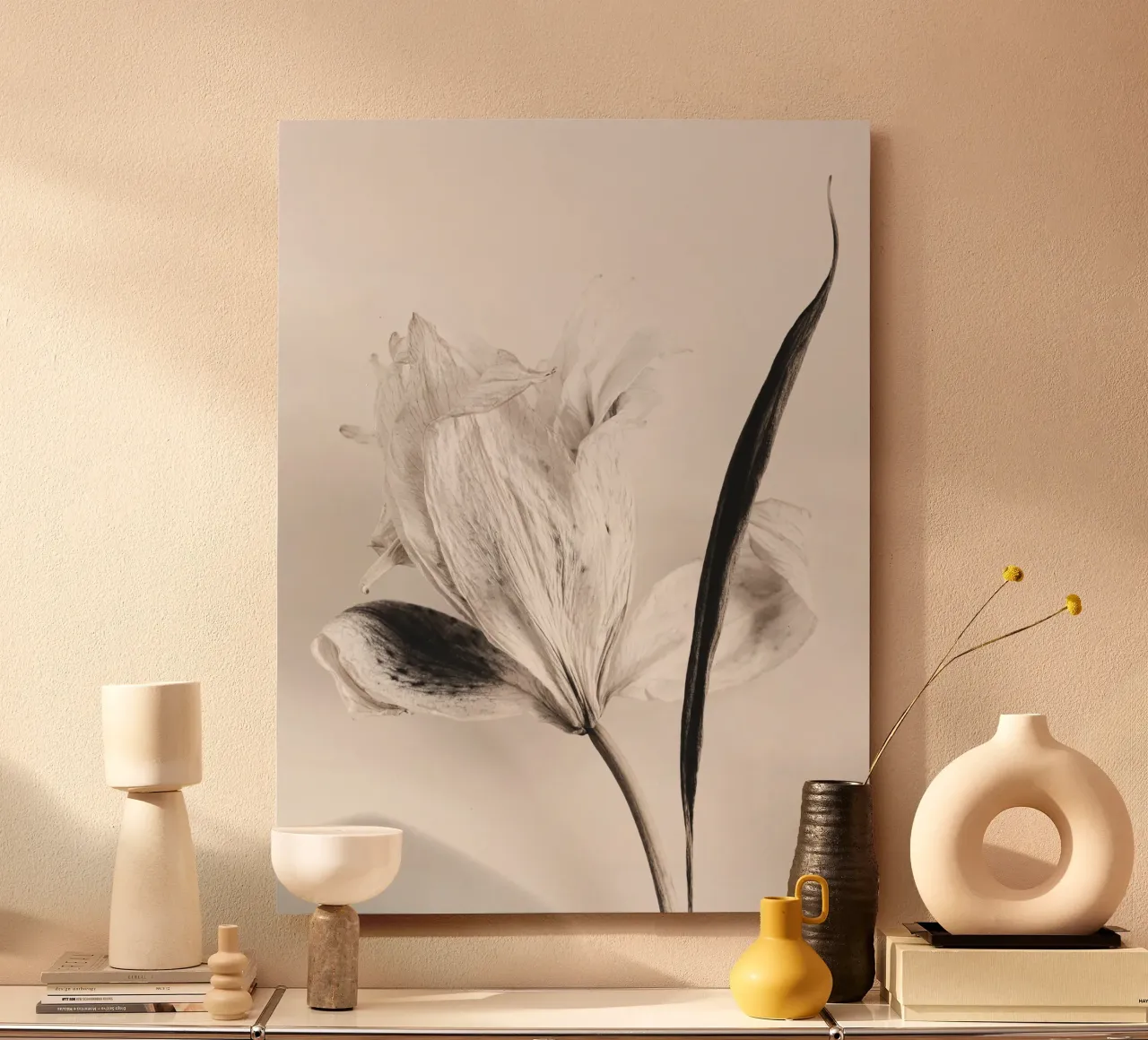 Arte dei tulipani d'epoca - design floreale senza tempo in color seppia alluminio dibond da Whole©