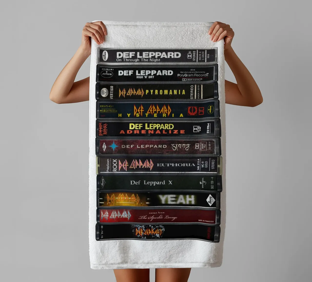 Def Leppard - Album raccolti - Stampa su cassetta asciugamano da bagno da MrMustardPrints
