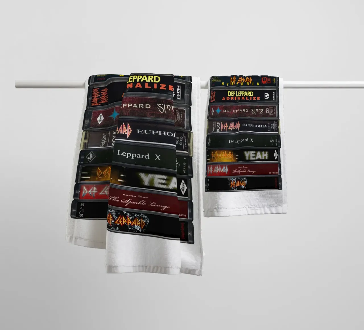 Def Leppard - Album raccolti - Stampa su cassetta asciugamano da bagno da MrMustardPrints