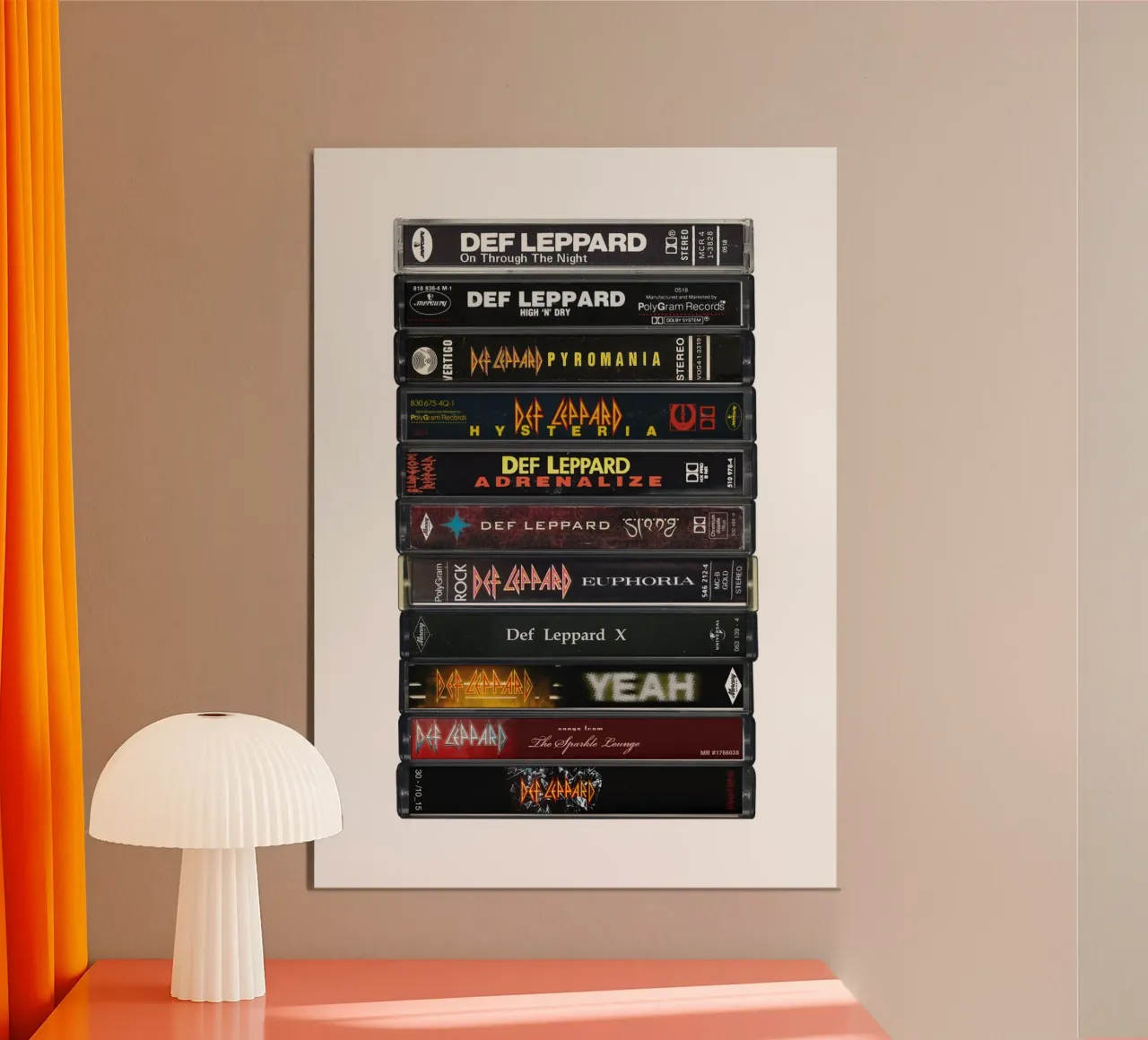 Def Leppard - Album raccolti - Stampa su cassetta poster con telaio in legno da MrMustardPrints