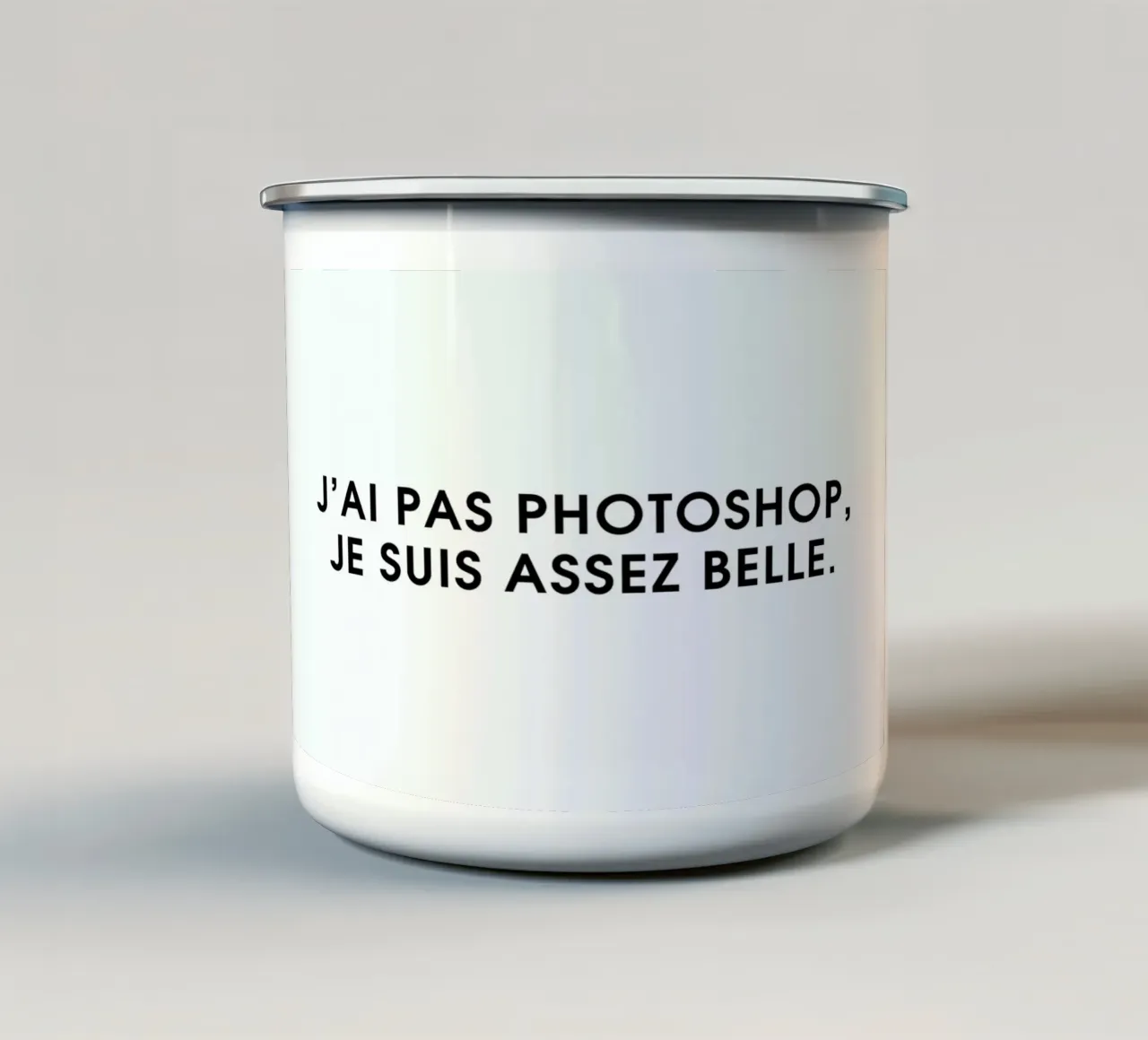 J'ai pas photoshop, je suis assez belle - White tazza in smalto da Intertitres