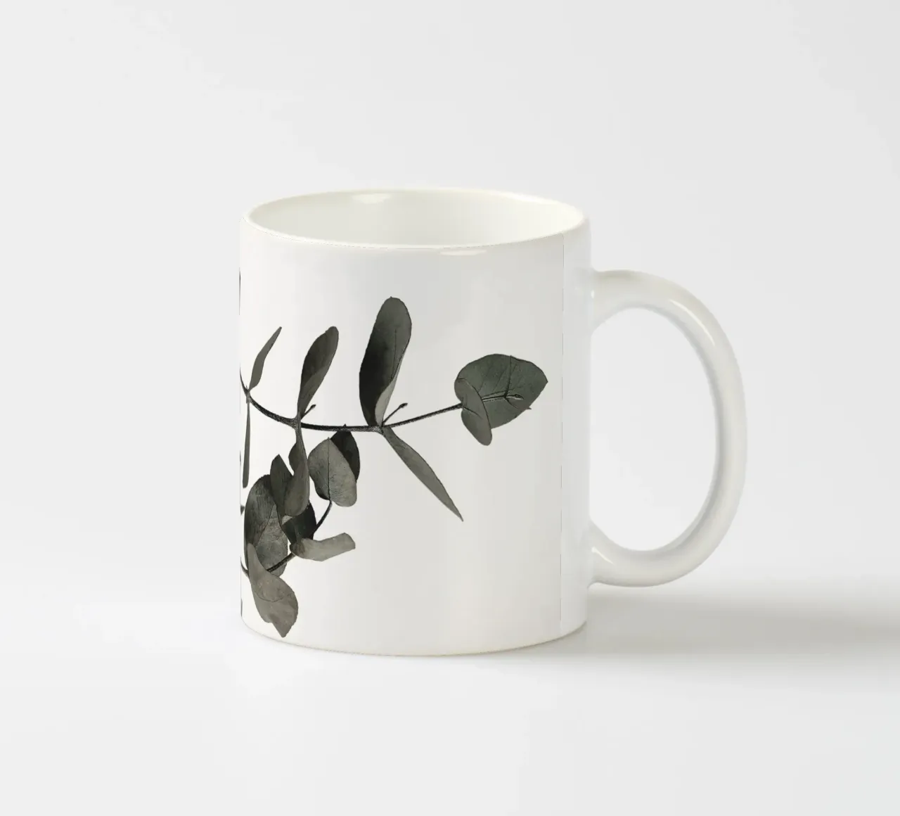 Eucalyptus Minimal - un motif naturel élégant dans des tons discrets mug en céramique de Whole©