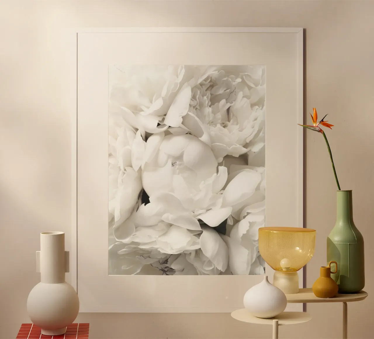Opulente Pfingstrose – Elegantes Blumenmotiv in Weiß Poster von Whole©