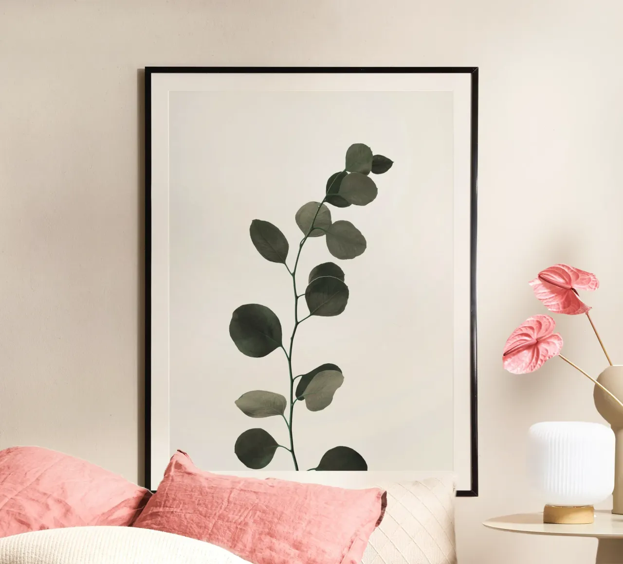 Eucalyptus minimal - une élégance botanique stylée poster avec cadre en aluminium de Whole©