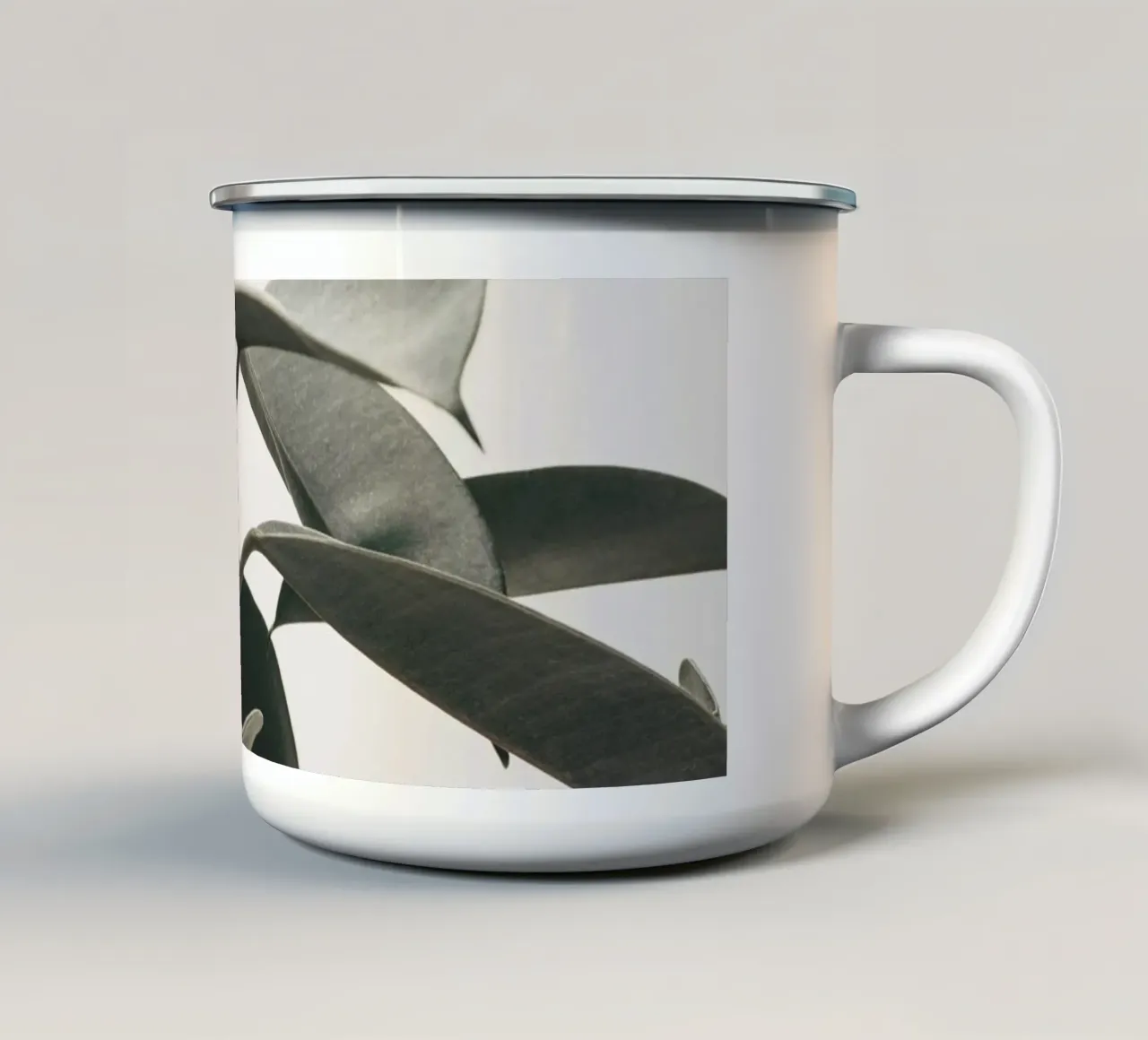 Modernes Gummibaum-Blatt – Stilvolles Naturdesign Emaille Tasse von Whole©