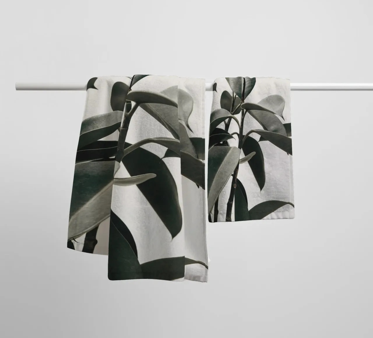 Modern rubberboomblad - Stijlvol natuurlijk ontwerp badhanddoek van Whole©