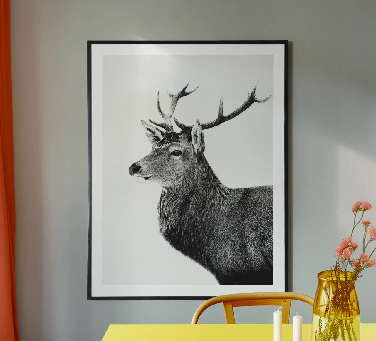 Motif élégant de cerf en noir et blanc Art naturel intemporel poster avec cadre en bois de Whole©