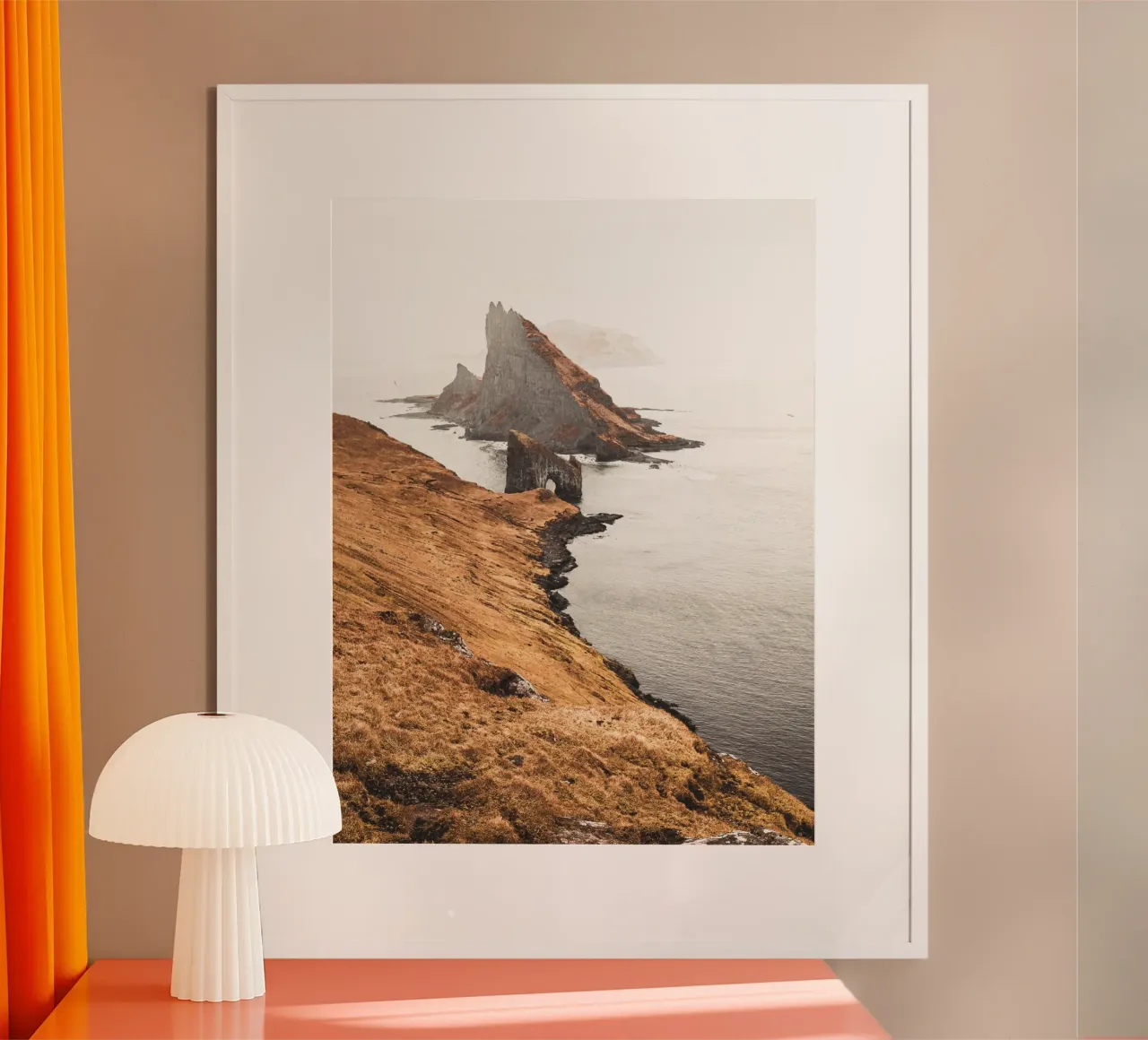 Paesaggio costiero grezzo dai toni caldi Natura selvaggia e romantica poster con telaio in legno da Whole©