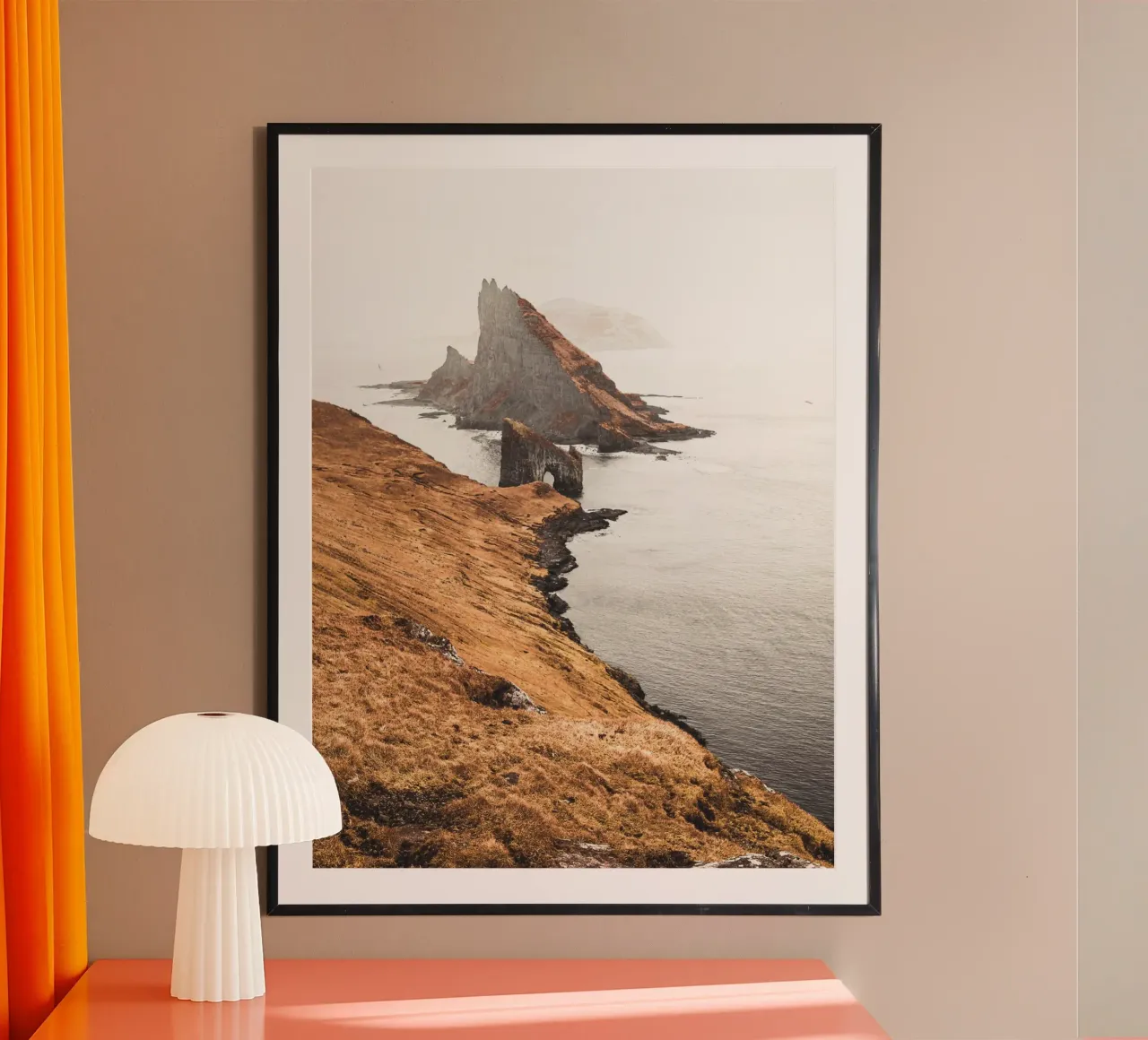 Paesaggio costiero grezzo dai toni caldi Natura selvaggia e romantica poster con telaio in legno da Whole©