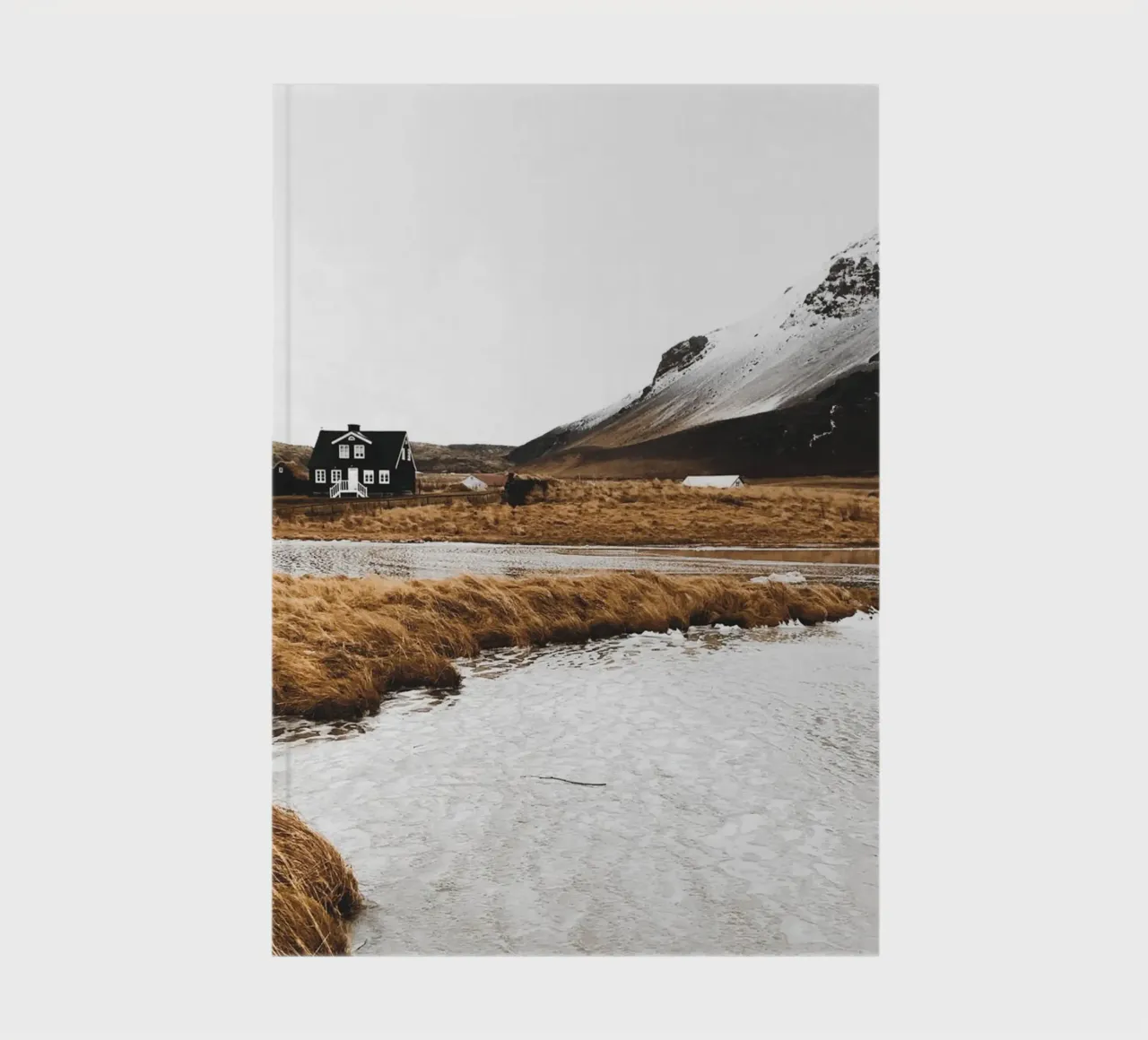 Paesaggio scandinavo in caldi colori naturali diario da Whole©