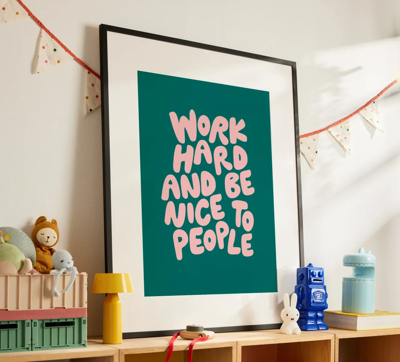 Lavorare sodo ed essere gentili con le persone in verde e rosa pesca poster con telaio in plastica da THE MOTIVATED TYPE