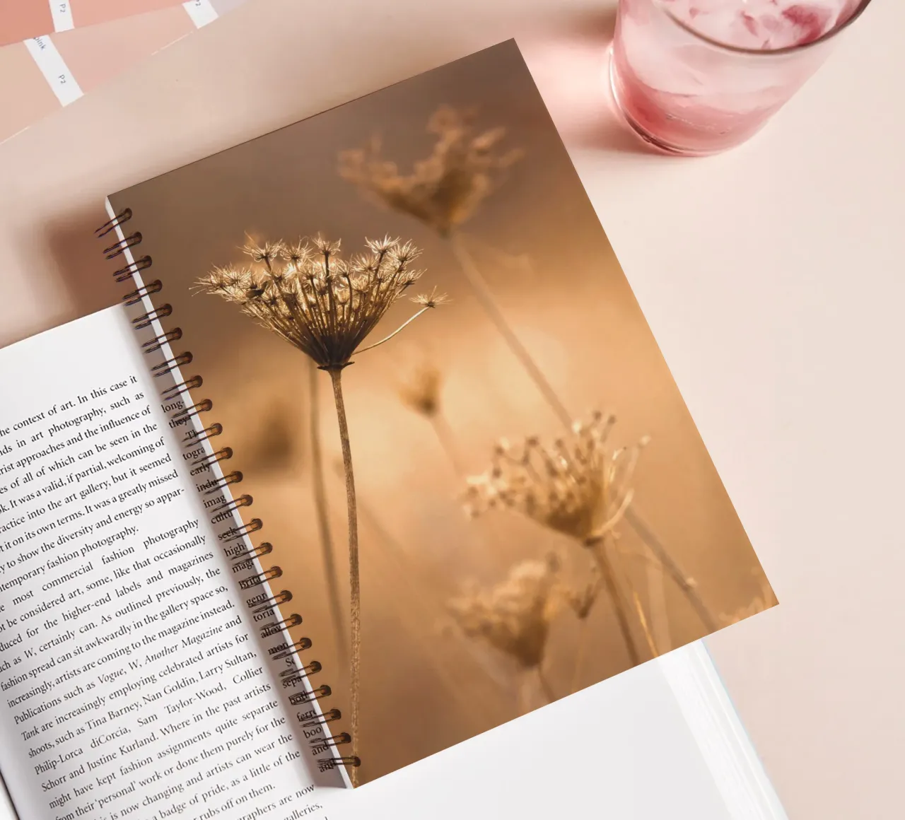 La nature en filigrane dans un sépia chaleureux - une élégance intemporelle carnet à spirale de Whole©