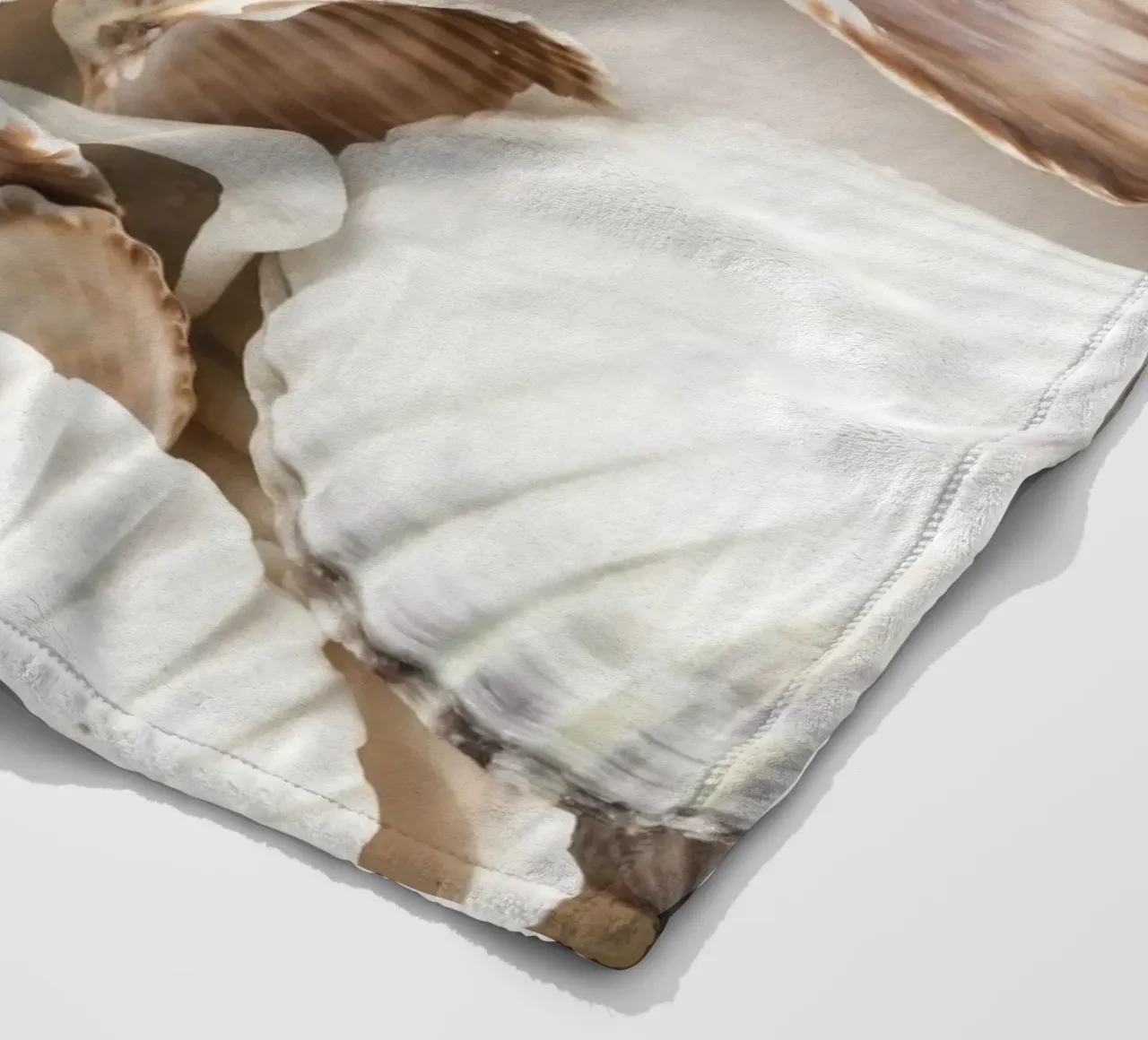 Schelpdesign - een natuurlijke maritieme look voor thuis fleecedeken van Whole©