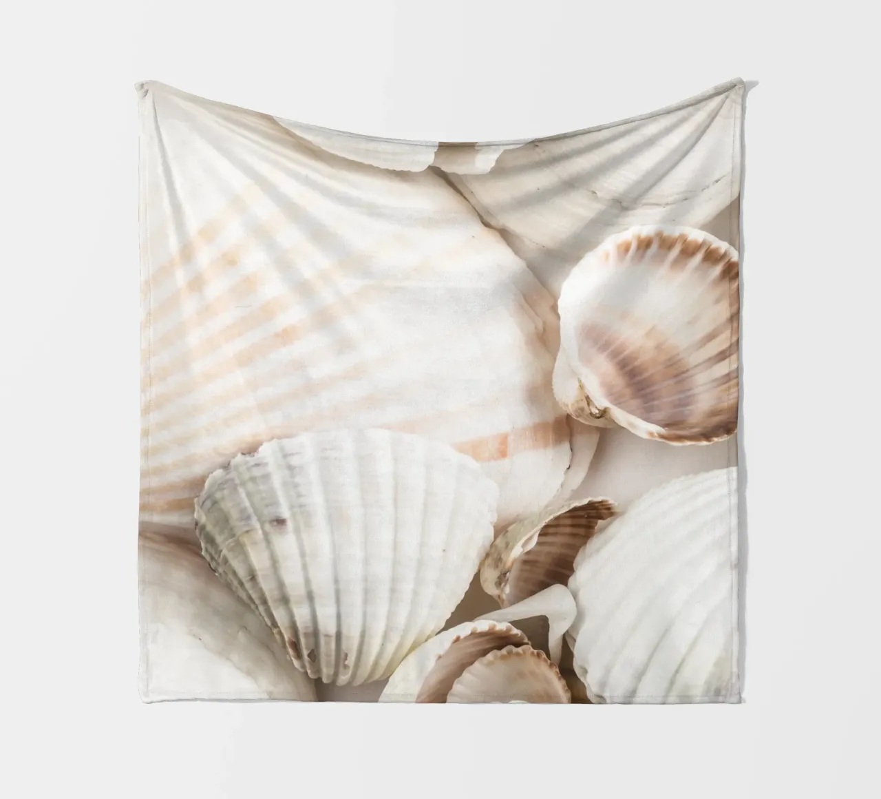 Schelpdesign - een natuurlijke maritieme look voor thuis fleecedeken van Whole©