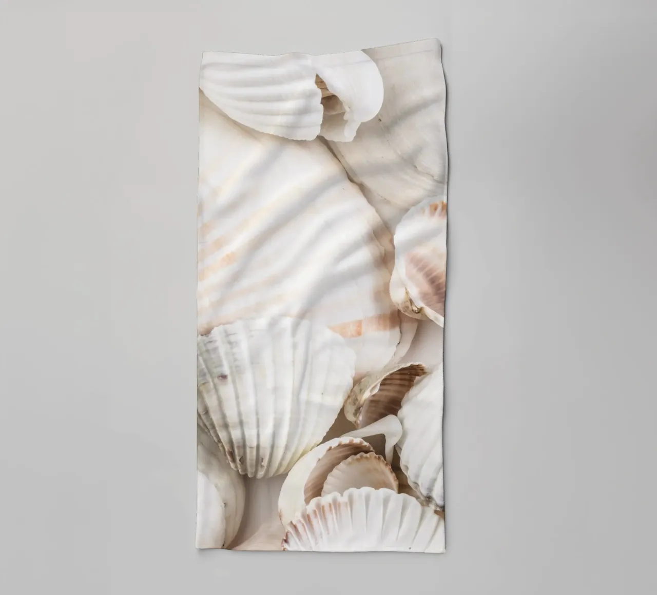 Diseño de concha: un aspecto marítimo natural para el hogar toalla de baño de Whole©