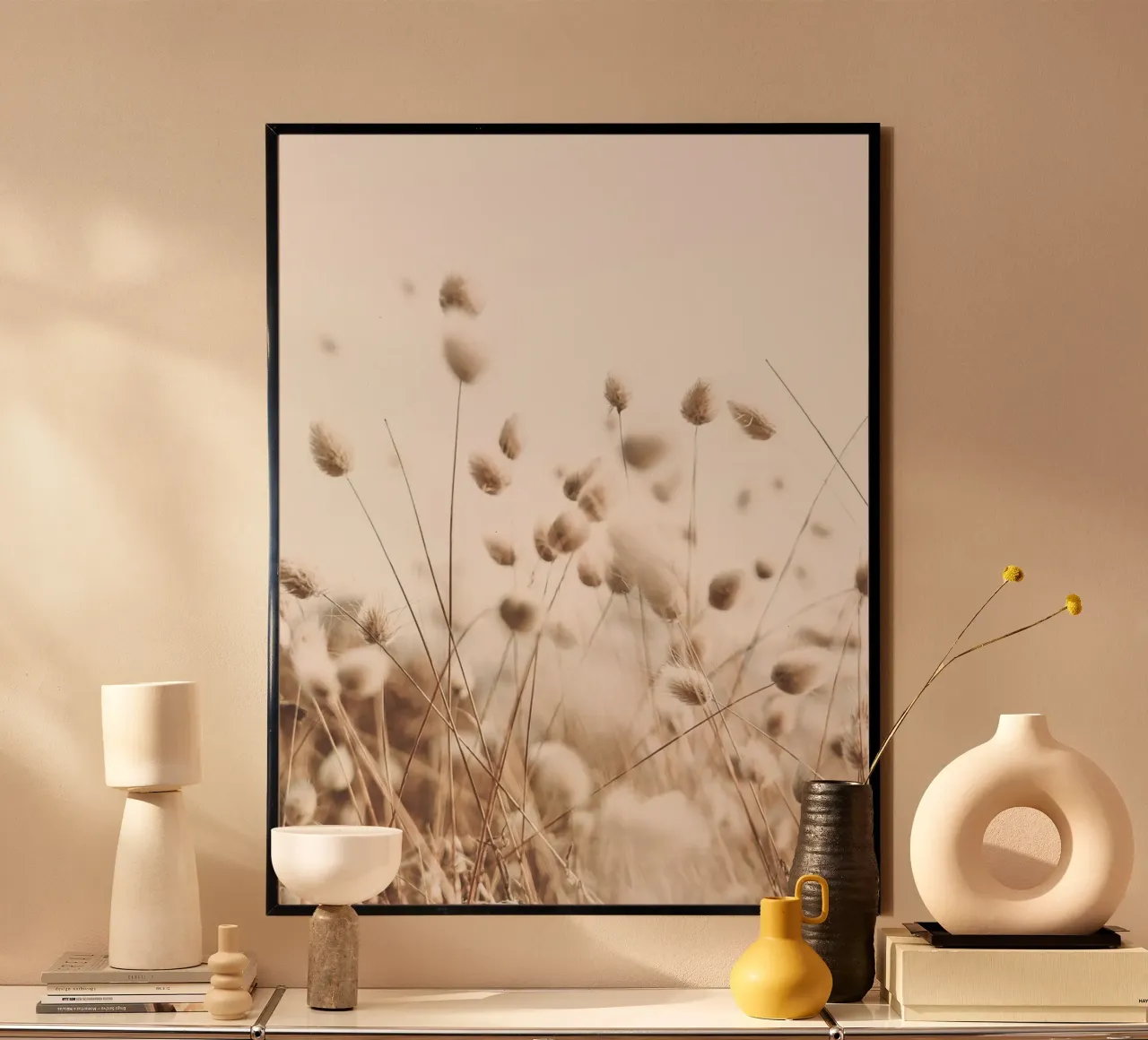 Des herbes douces dans le vent - Photographie de la nature dans le style boho poster avec cadre en bois de Whole©