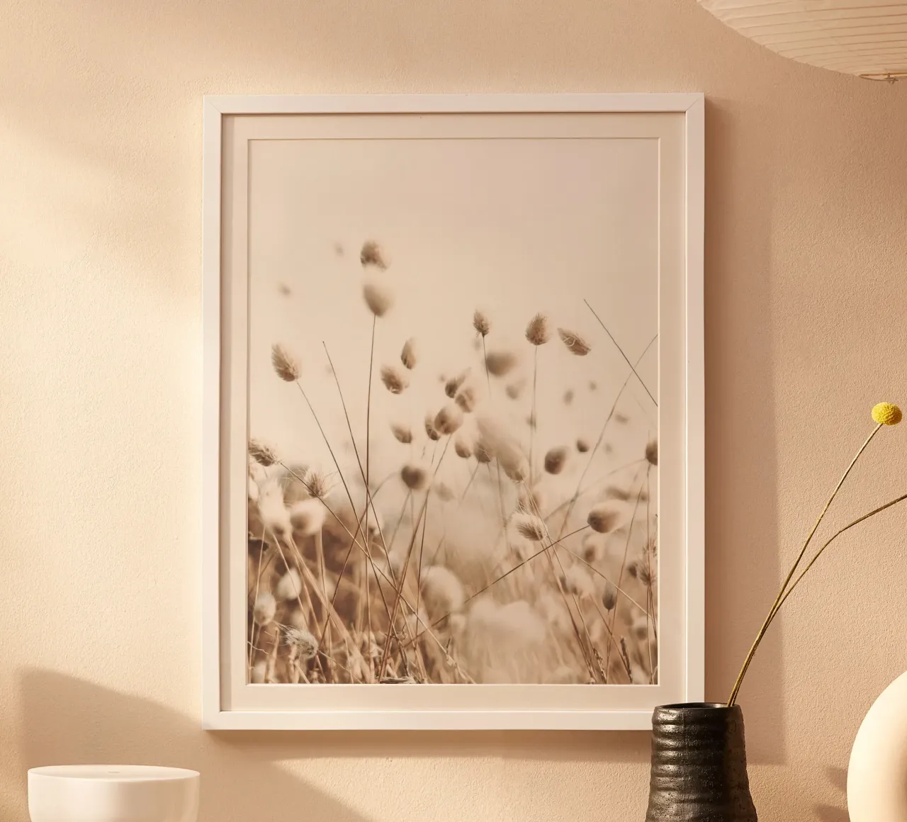 Des herbes douces dans le vent - Photographie de la nature dans le style boho poster avec cadre en bois de Whole©