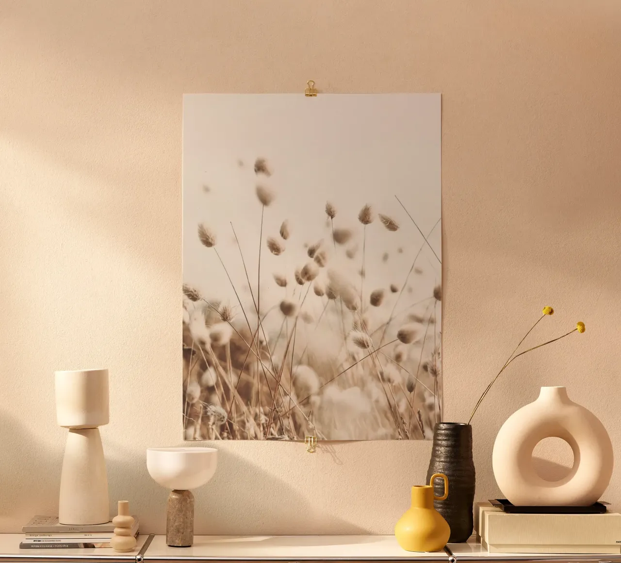 Des herbes douces dans le vent - Photographie de la nature dans le style boho poster avec cadre en bois de Whole©