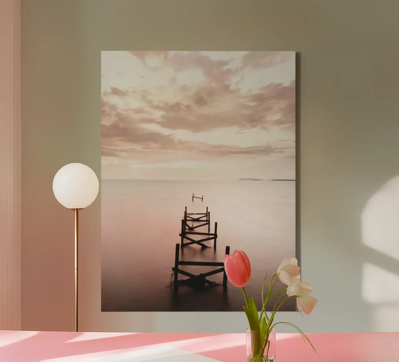 Verlaten steiger bij zonsondergang - Rustig kustmotief canvas met Baklijst van Whole©