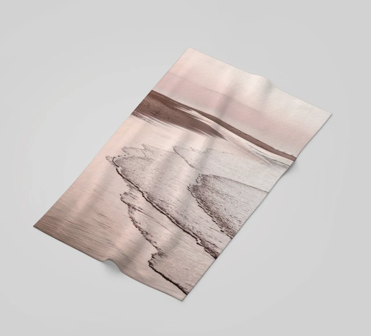 Zachte branding op het strand - harmonie en rust strandhanddoek van Whole©
