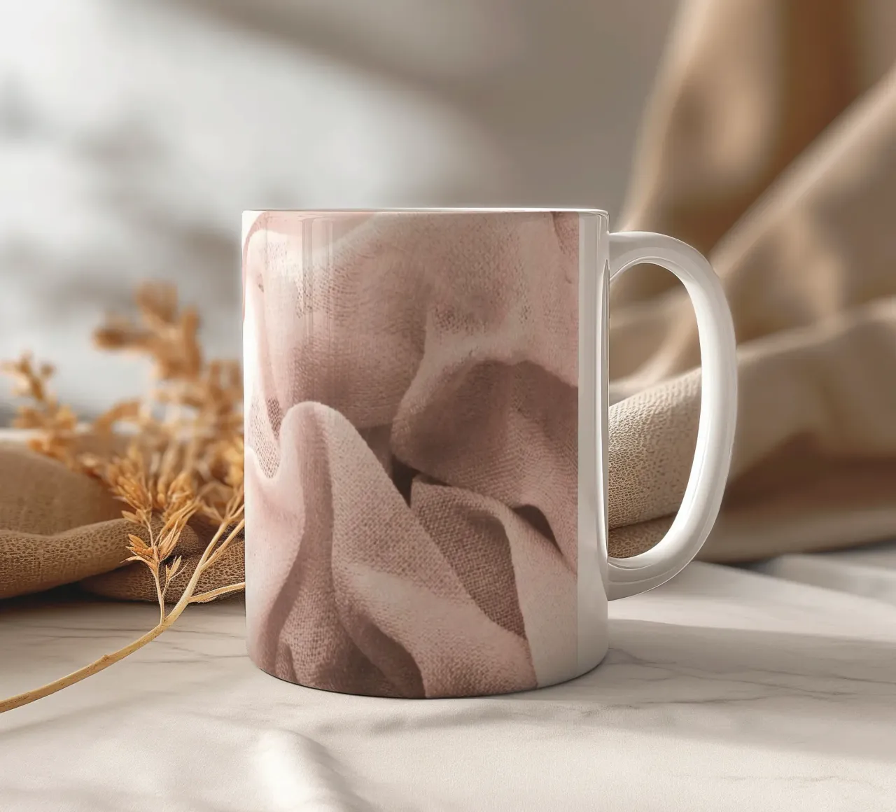 Eleganti pieghe in tessuto - Texture morbida in beige tazza in ceramica da Whole©