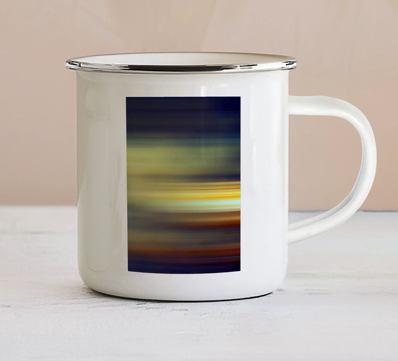 Viola astratto tazza in smalto da Teresa André