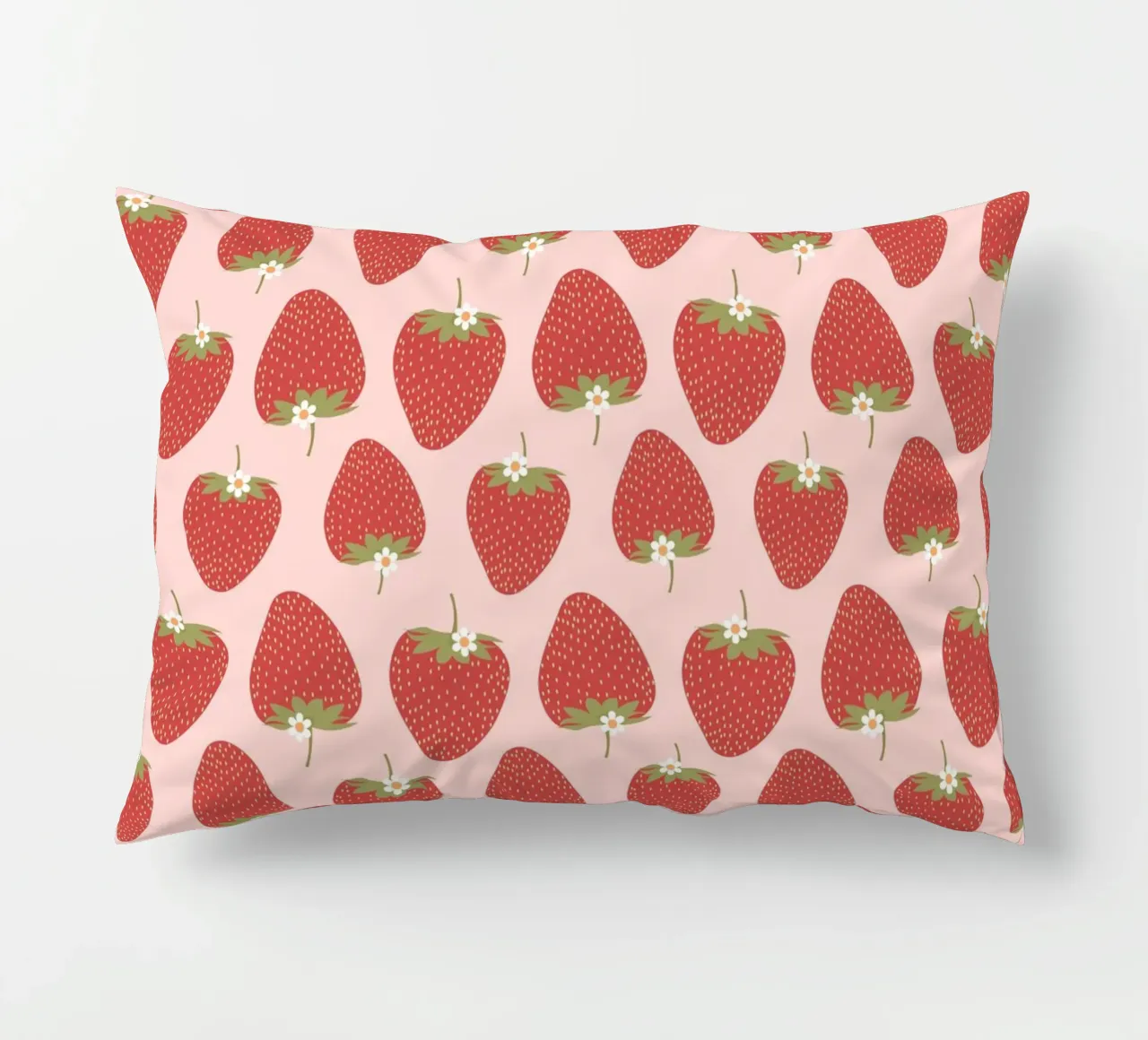 Fragole e margherite bianche su rosa cuscino da lilisunivers